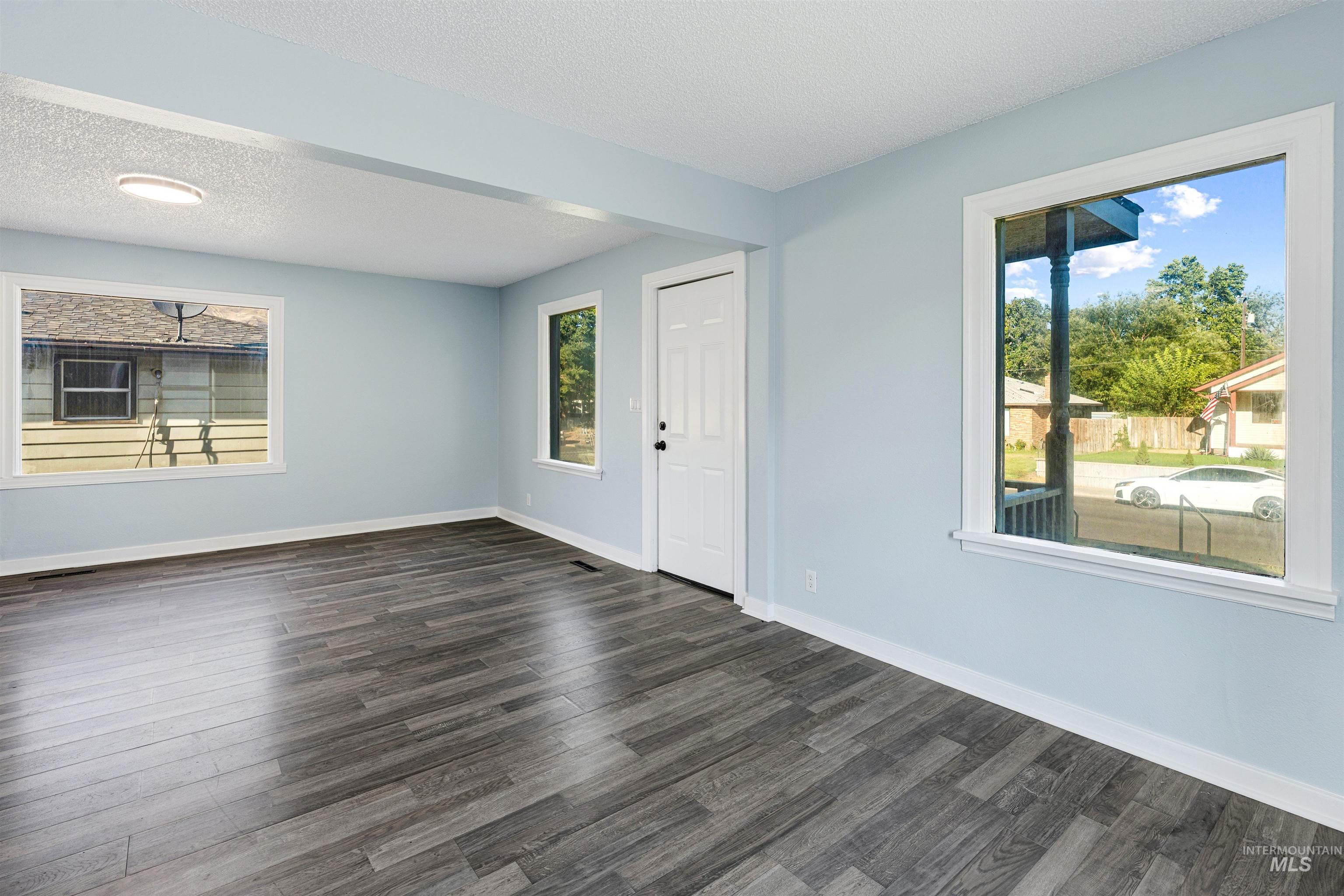 722 3rd St, Clarkston, Washington 99403, 5 Bedrooms, 2 Bathrooms, Residential For Sale, Price $354,000,MLS 98999380