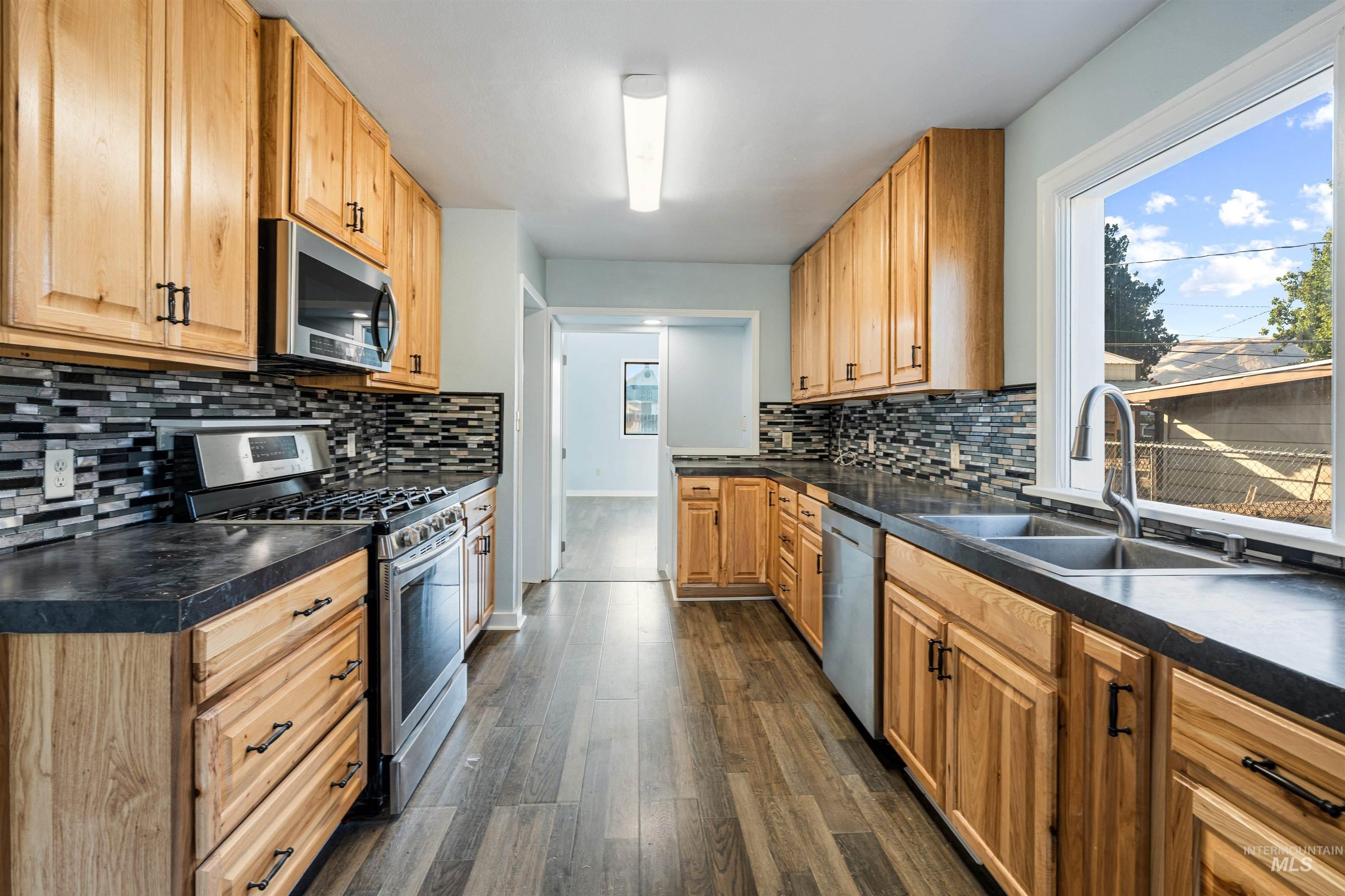 722 3rd St, Clarkston, Washington 99403, 5 Bedrooms, 2 Bathrooms, Residential For Sale, Price $354,000,MLS 98999380