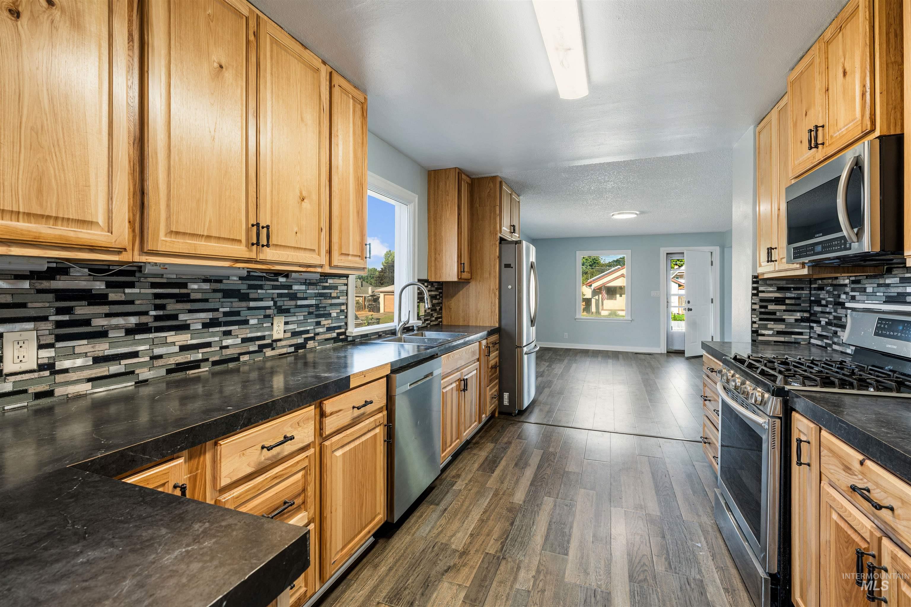 722 3rd St, Clarkston, Washington 99403, 5 Bedrooms, 2 Bathrooms, Residential For Sale, Price $354,000,MLS 98999380
