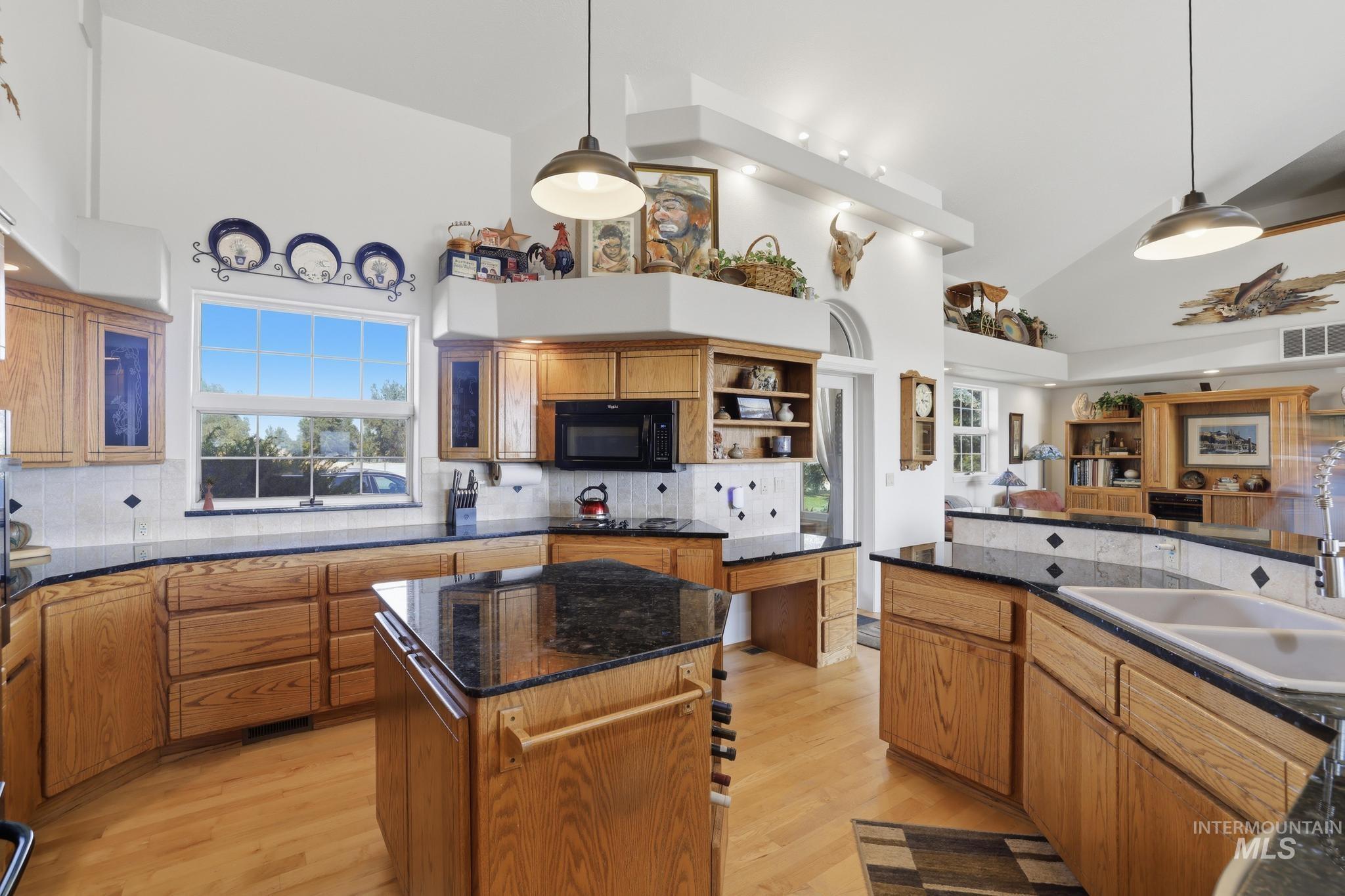 117 View DR, Jerome, Idaho 83338, 5 Bedrooms, 3 Bathrooms, Residential For Sale, Price $679,000, 98999382