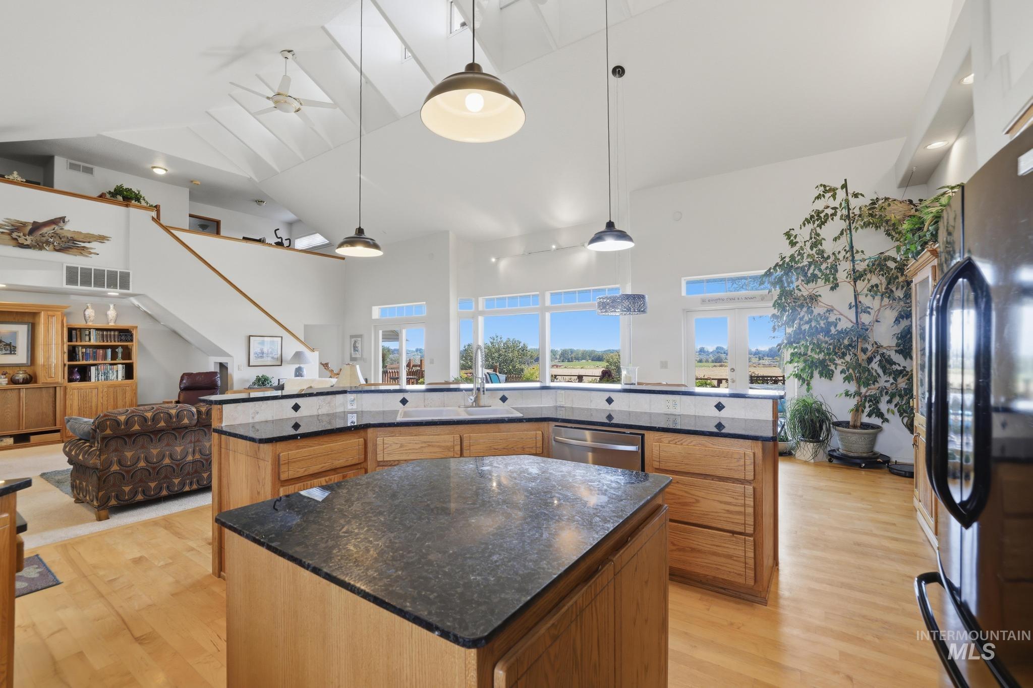 117 View DR, Jerome, Idaho 83338, 5 Bedrooms, 3 Bathrooms, Residential For Sale, Price $679,000, 98999382