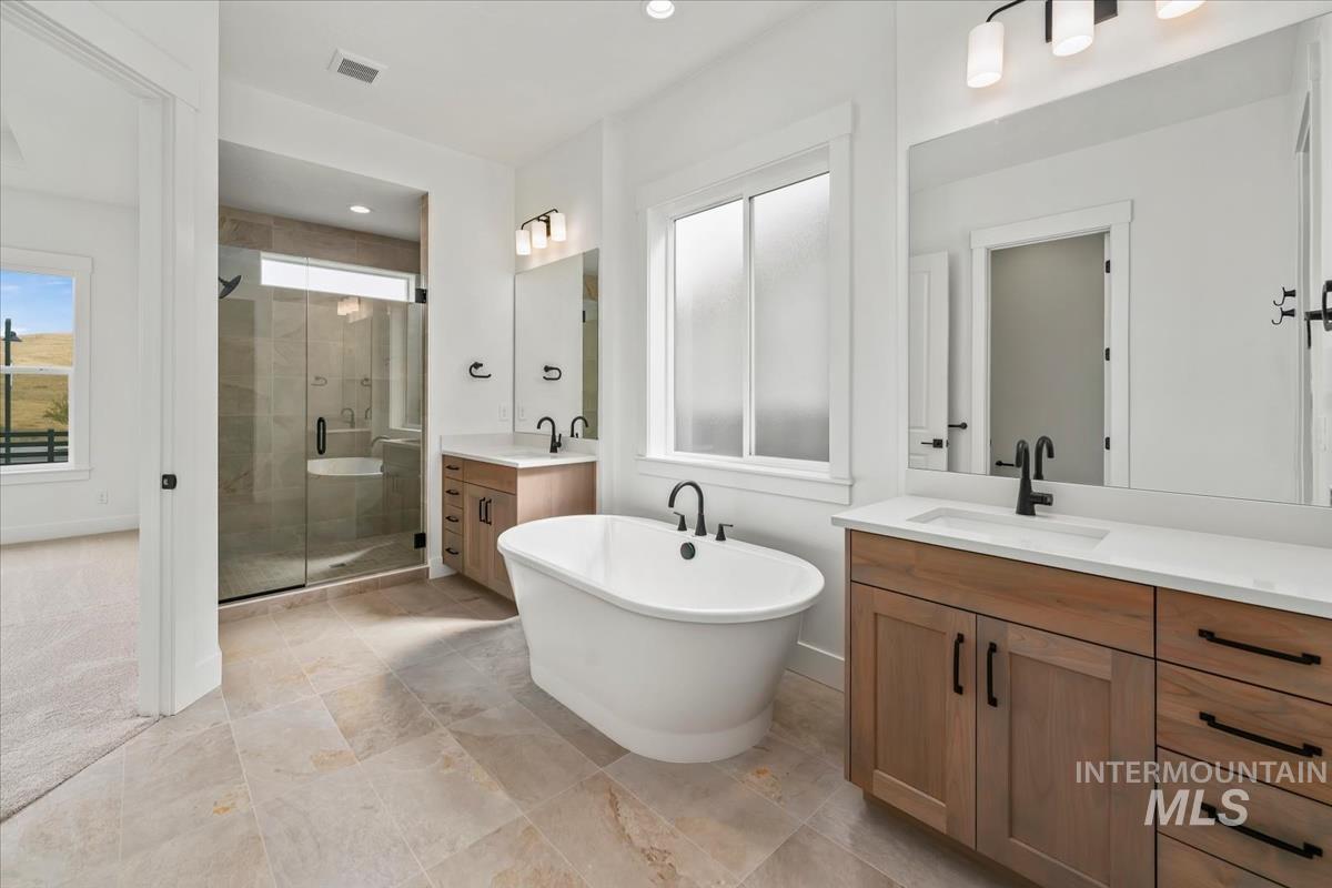 6734 W Sollas Dr, Eagle, Idaho 83616, 3 Bedrooms, 3 Bathrooms, Residential For Sale, Price $824,880, 98999386