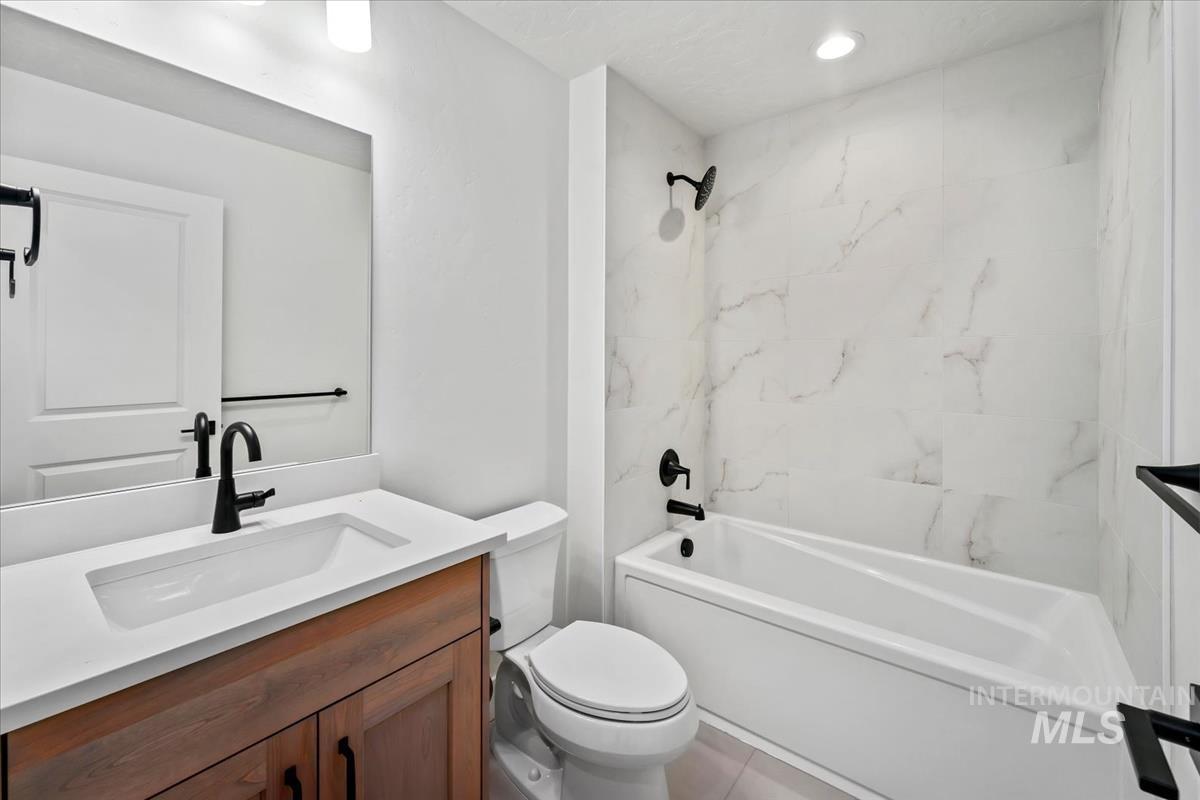 6734 W Sollas Dr, Eagle, Idaho 83616, 3 Bedrooms, 3 Bathrooms, Residential For Sale, Price $824,880, 98999386