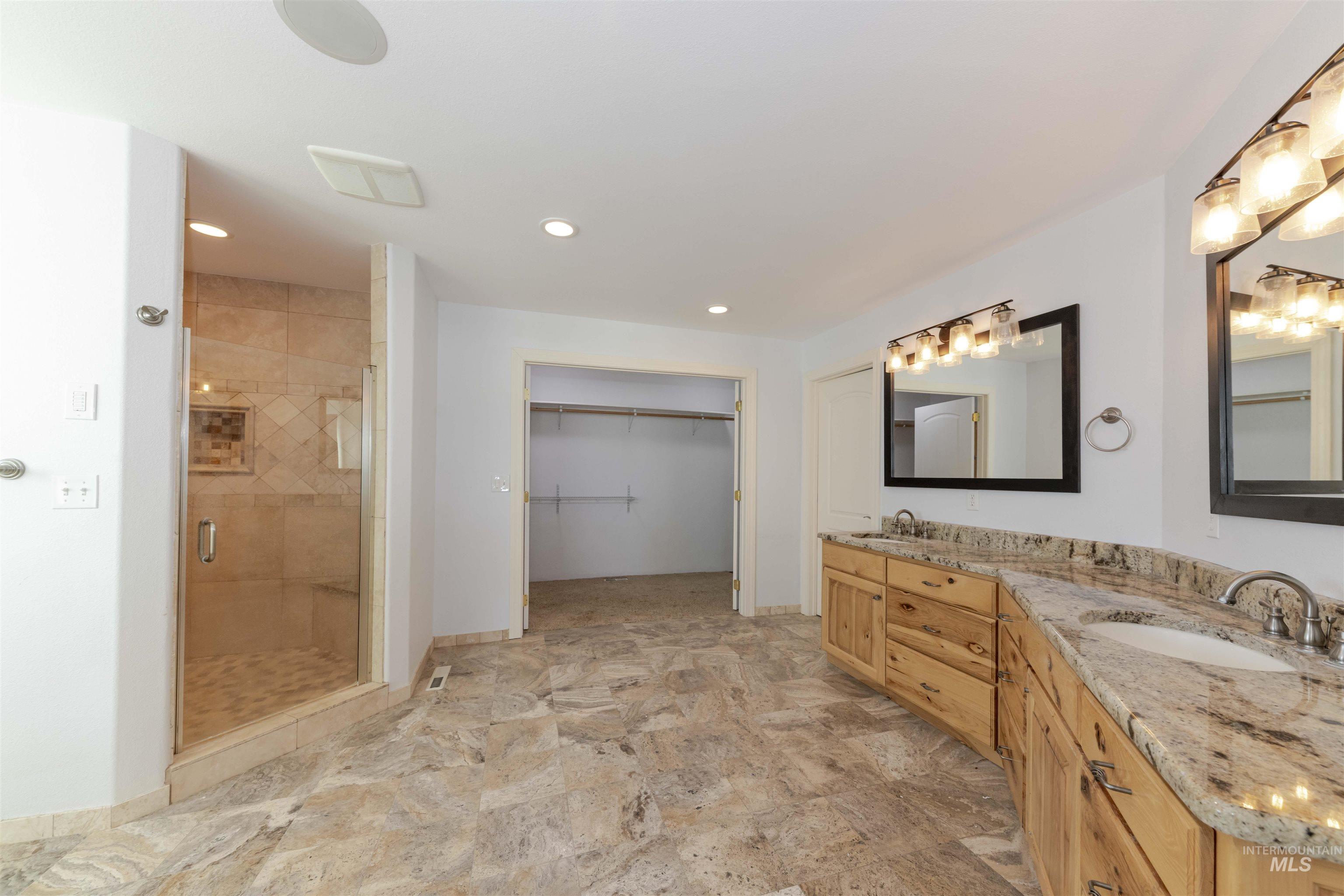 7591 Pheasant Chase Drive, Lewiston, Idaho 83501, 3 Bedrooms, 3 Bathrooms, Residential For Sale, Price $680,000, 98999387