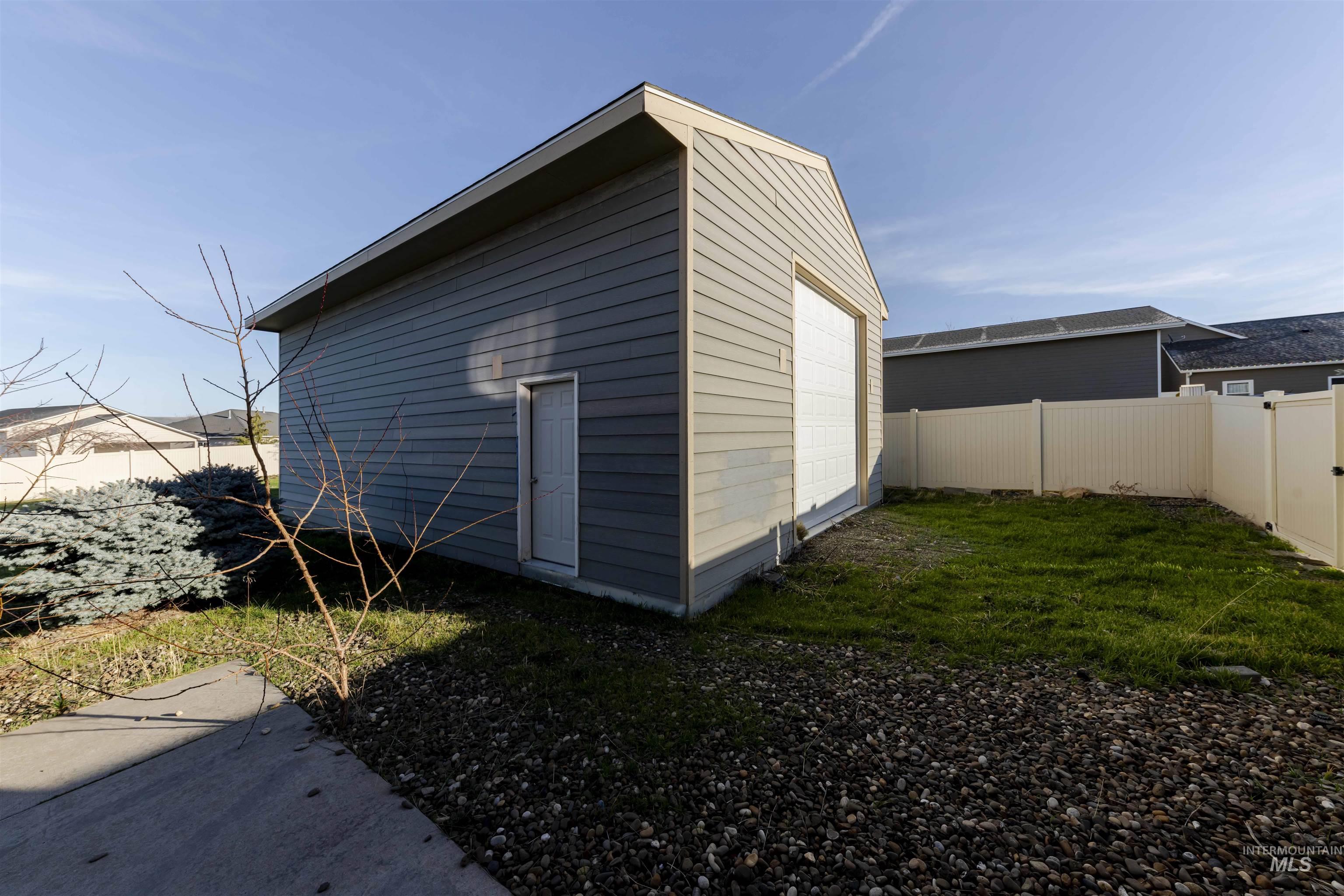 7591 Pheasant Chase Drive, Lewiston, Idaho 83501, 3 Bedrooms, 3 Bathrooms, Residential For Sale, Price $680,000, 98999387