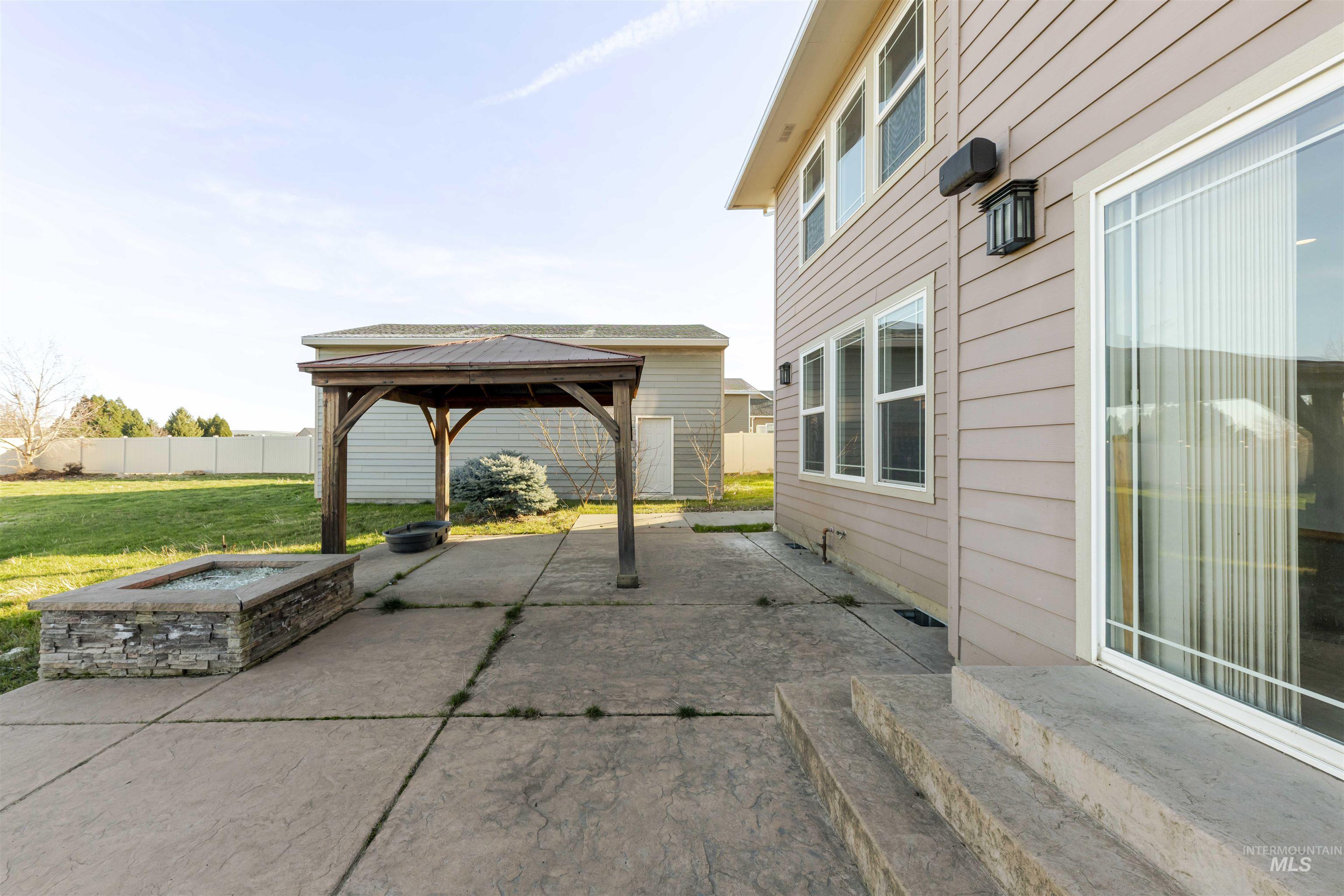 7591 Pheasant Chase Drive, Lewiston, Idaho 83501, 3 Bedrooms, 3 Bathrooms, Residential For Sale, Price $680,000, 98999387