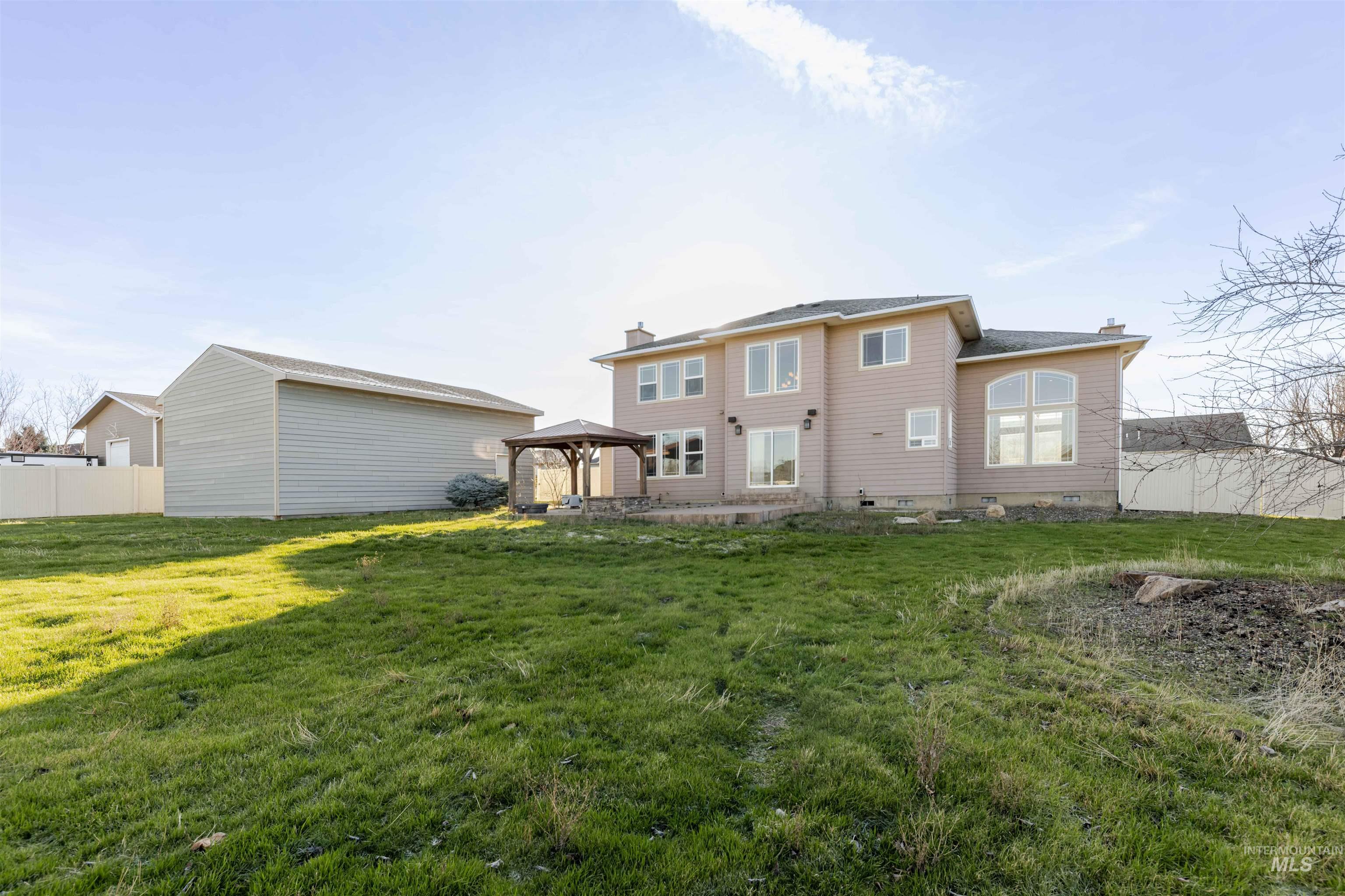 7591 Pheasant Chase Drive, Lewiston, Idaho 83501, 3 Bedrooms, 3 Bathrooms, Residential For Sale, Price $680,000, 98999387