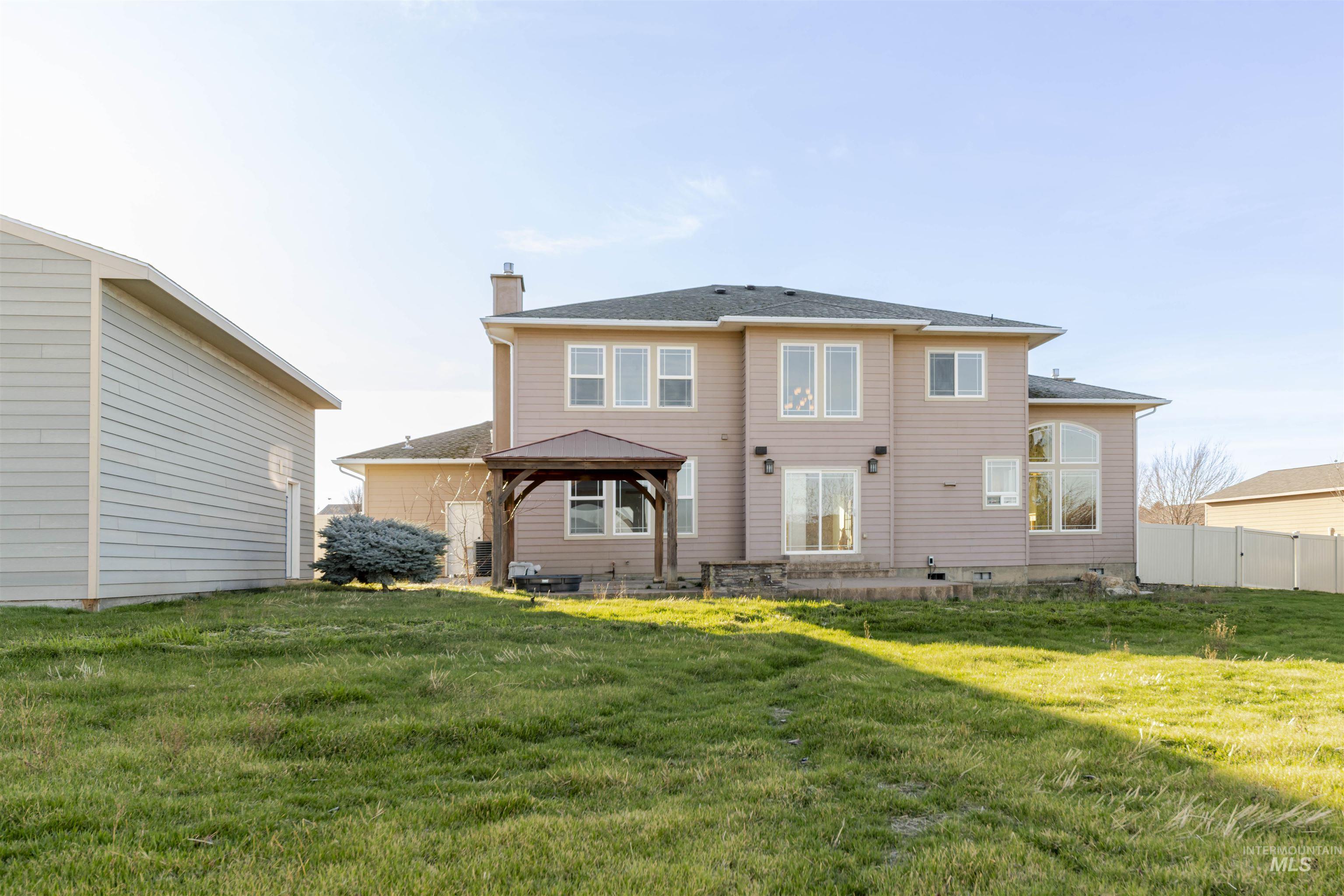 7591 Pheasant Chase Drive, Lewiston, Idaho 83501, 3 Bedrooms, 3 Bathrooms, Residential For Sale, Price $680,000, 98999387