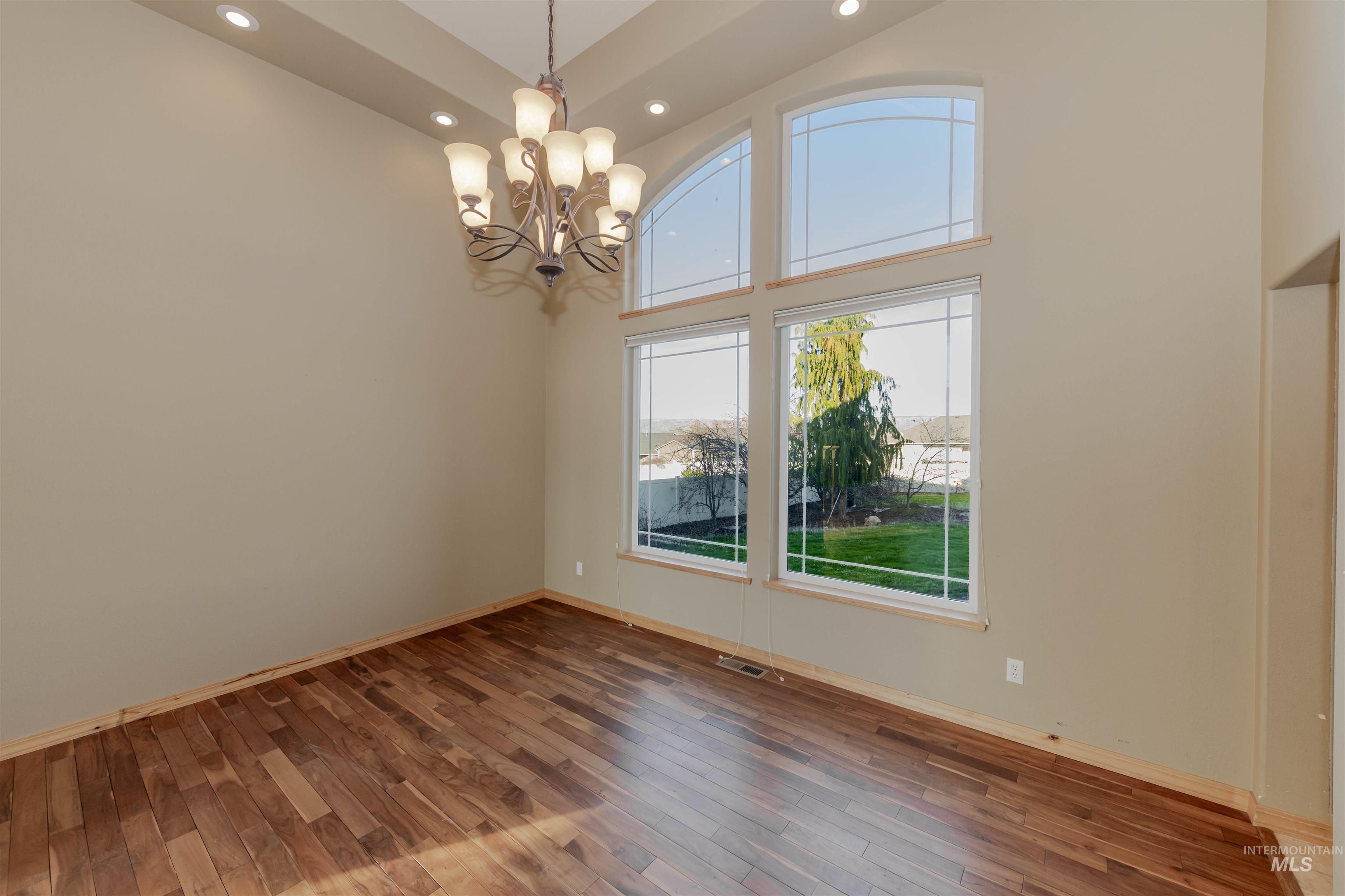 7591 Pheasant Chase Drive, Lewiston, Idaho 83501, 3 Bedrooms, 3 Bathrooms, Residential For Sale, Price $680,000, 98999387