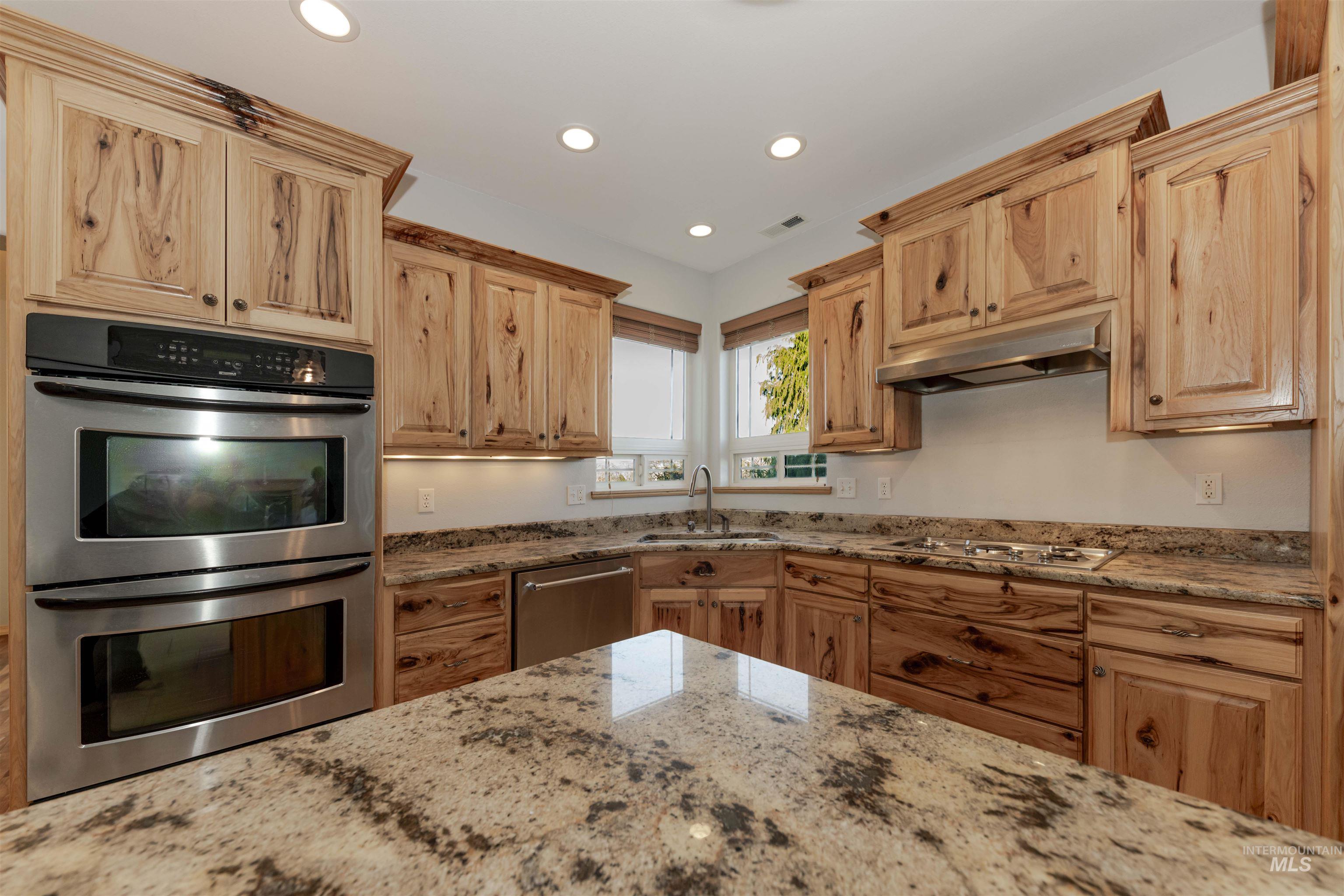 7591 Pheasant Chase Drive, Lewiston, Idaho 83501, 3 Bedrooms, 3 Bathrooms, Residential For Sale, Price $680,000, 98999387