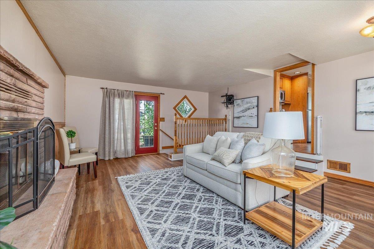 1010 N 7th St, Parma, Idaho 83660, 3 Bedrooms, 2 Bathrooms, Residential For Sale, Price $400,000,MLS 98999388