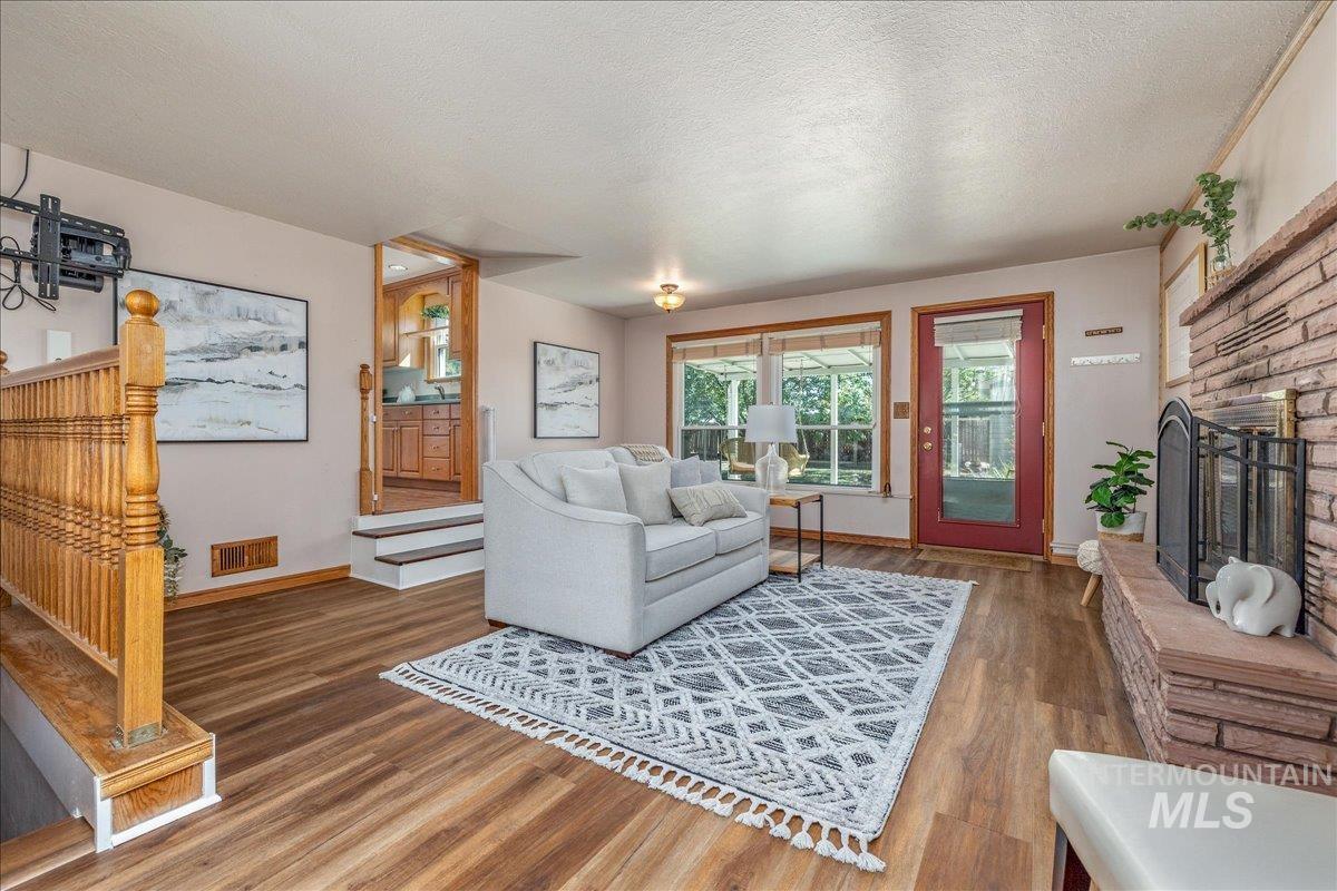 1010 N 7th St, Parma, Idaho 83660, 3 Bedrooms, 2 Bathrooms, Residential For Sale, Price $400,000,MLS 98999388