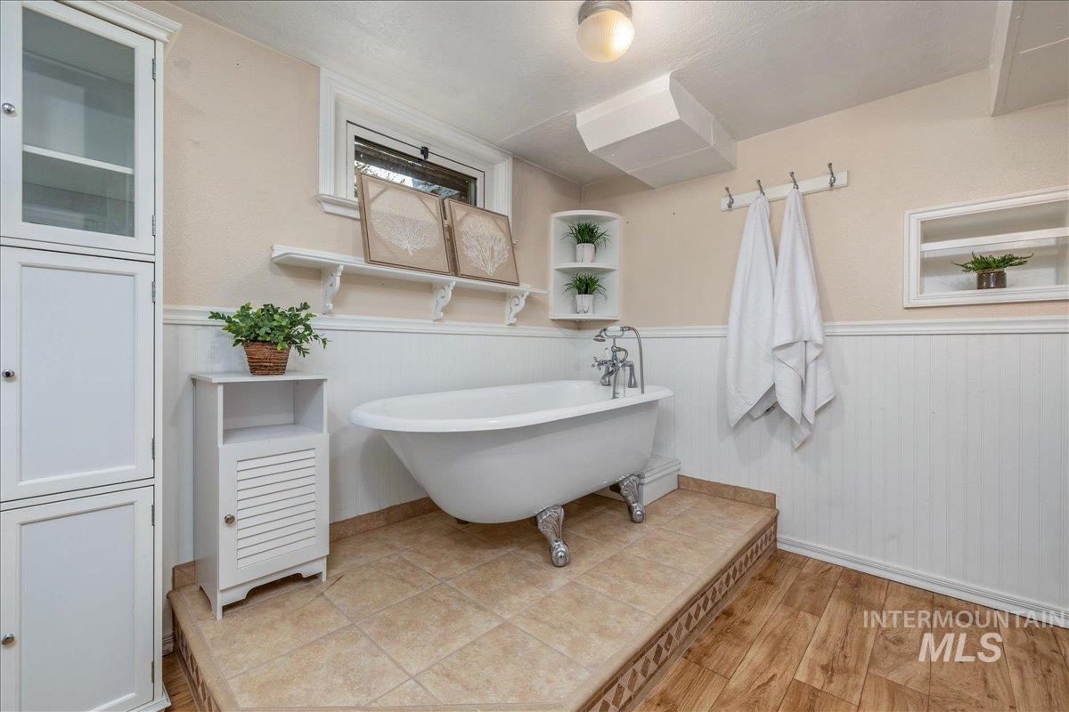 1010 N 7th St, Parma, Idaho 83660, 3 Bedrooms, 2 Bathrooms, Residential For Sale, Price $400,000,MLS 98999388