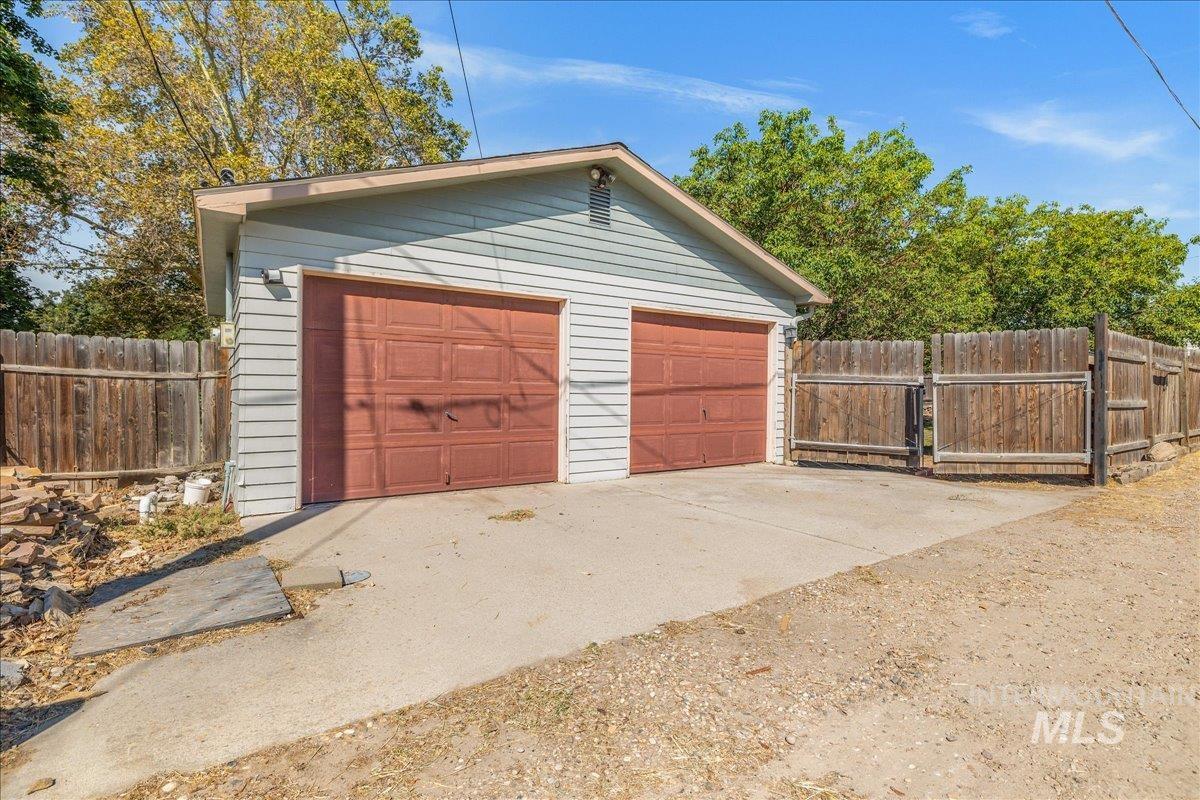1010 N 7th St, Parma, Idaho 83660, 3 Bedrooms, 2 Bathrooms, Residential For Sale, Price $400,000,MLS 98999388