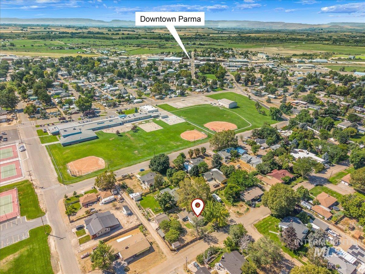 1010 N 7th St, Parma, Idaho 83660, 3 Bedrooms, 2 Bathrooms, Residential For Sale, Price $400,000,MLS 98999388