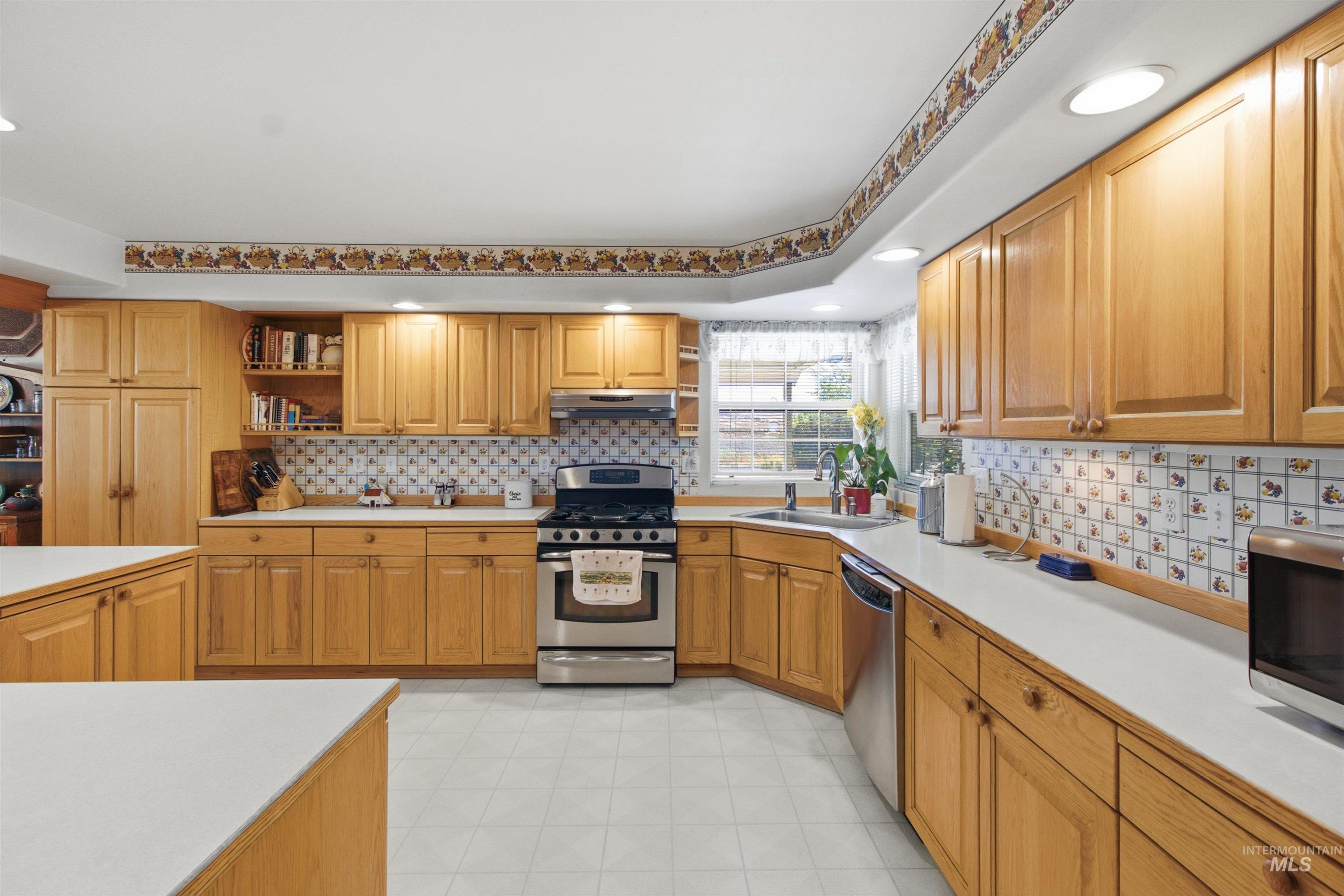 1953 Arborcrest Rd, Moscow, Idaho 83843, 6 Bedrooms, 3 Bathrooms, Residential For Sale, Price $799,000, 98999389