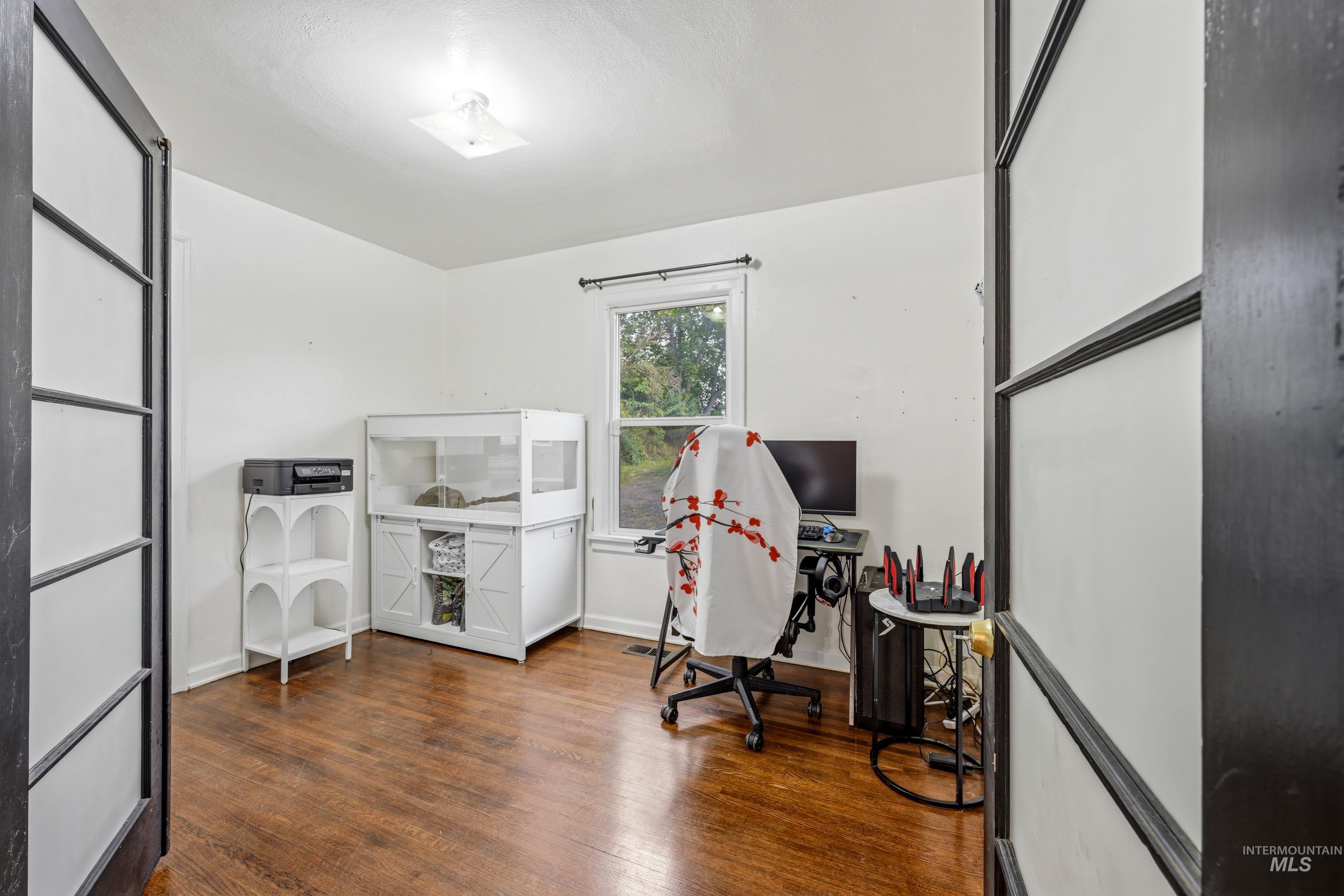512 N Main St, Moscow, Idaho 83843, 3 Bedrooms, 1 Bathroom, Residential For Sale, Price $349,900,MLS 98999392