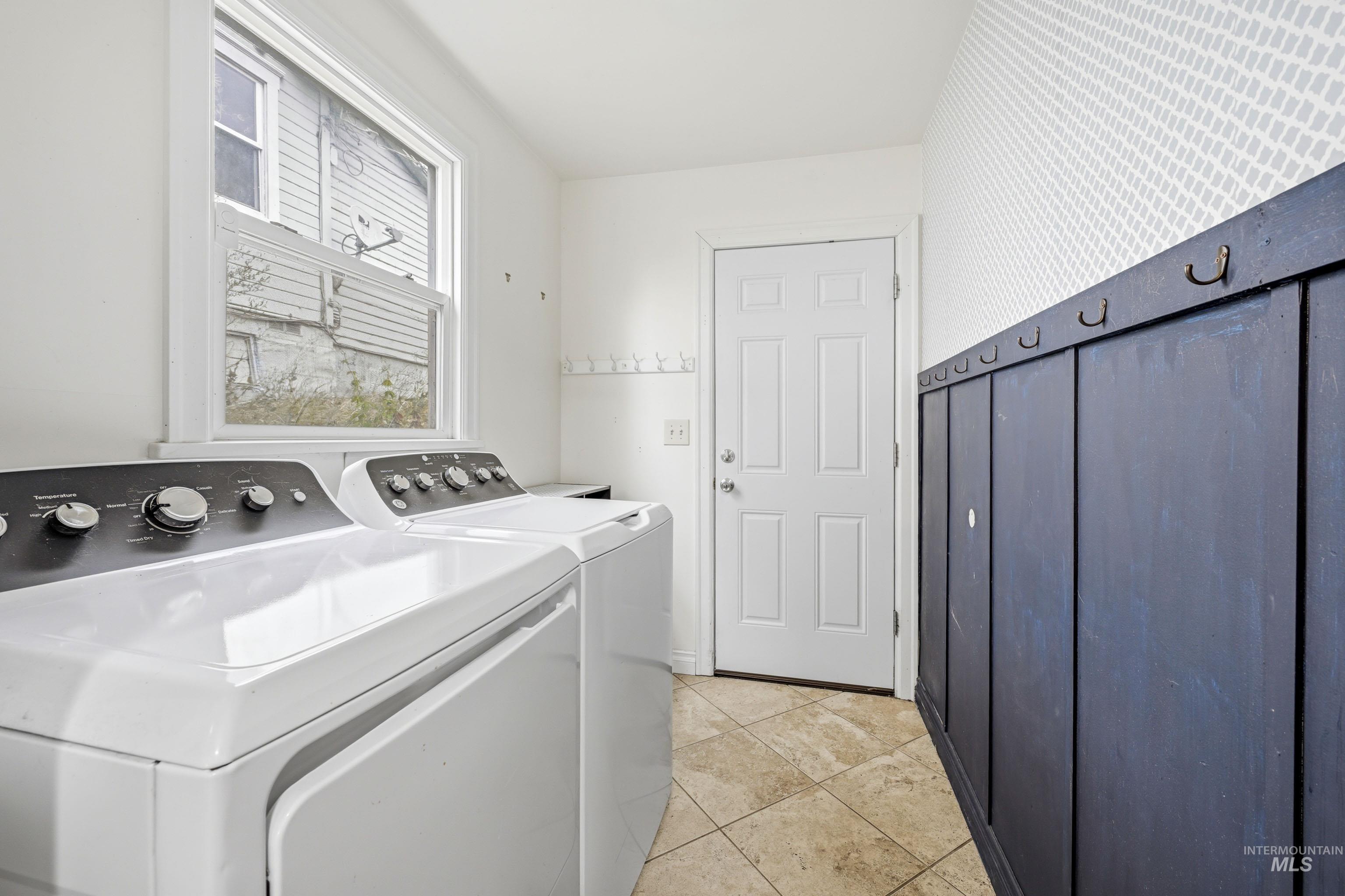 512 N Main St, Moscow, Idaho 83843, 3 Bedrooms, 1 Bathroom, Residential For Sale, Price $349,900,MLS 98999392
