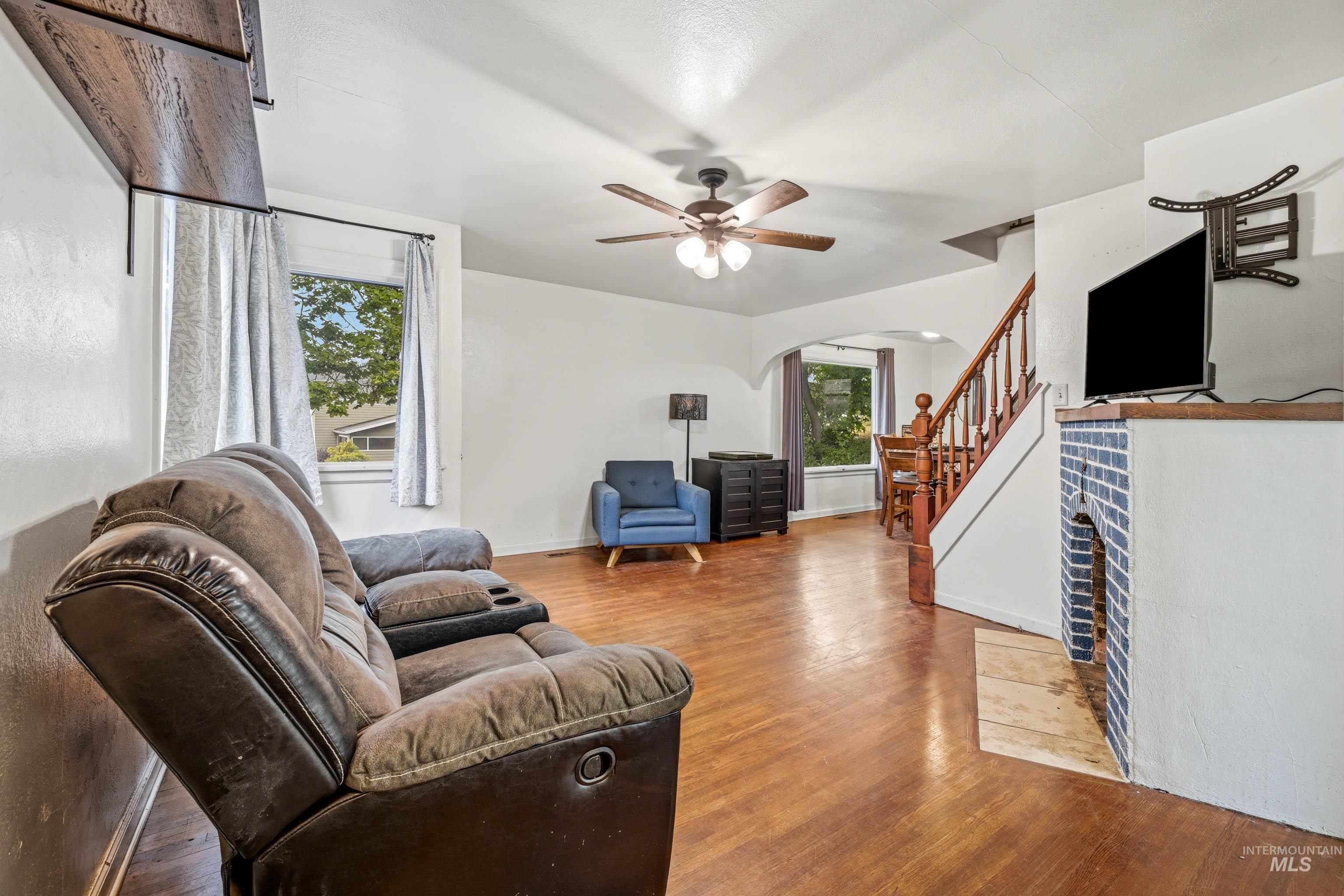 512 N Main St, Moscow, Idaho 83843, 3 Bedrooms, 1 Bathroom, Residential For Sale, Price $349,900,MLS 98999392