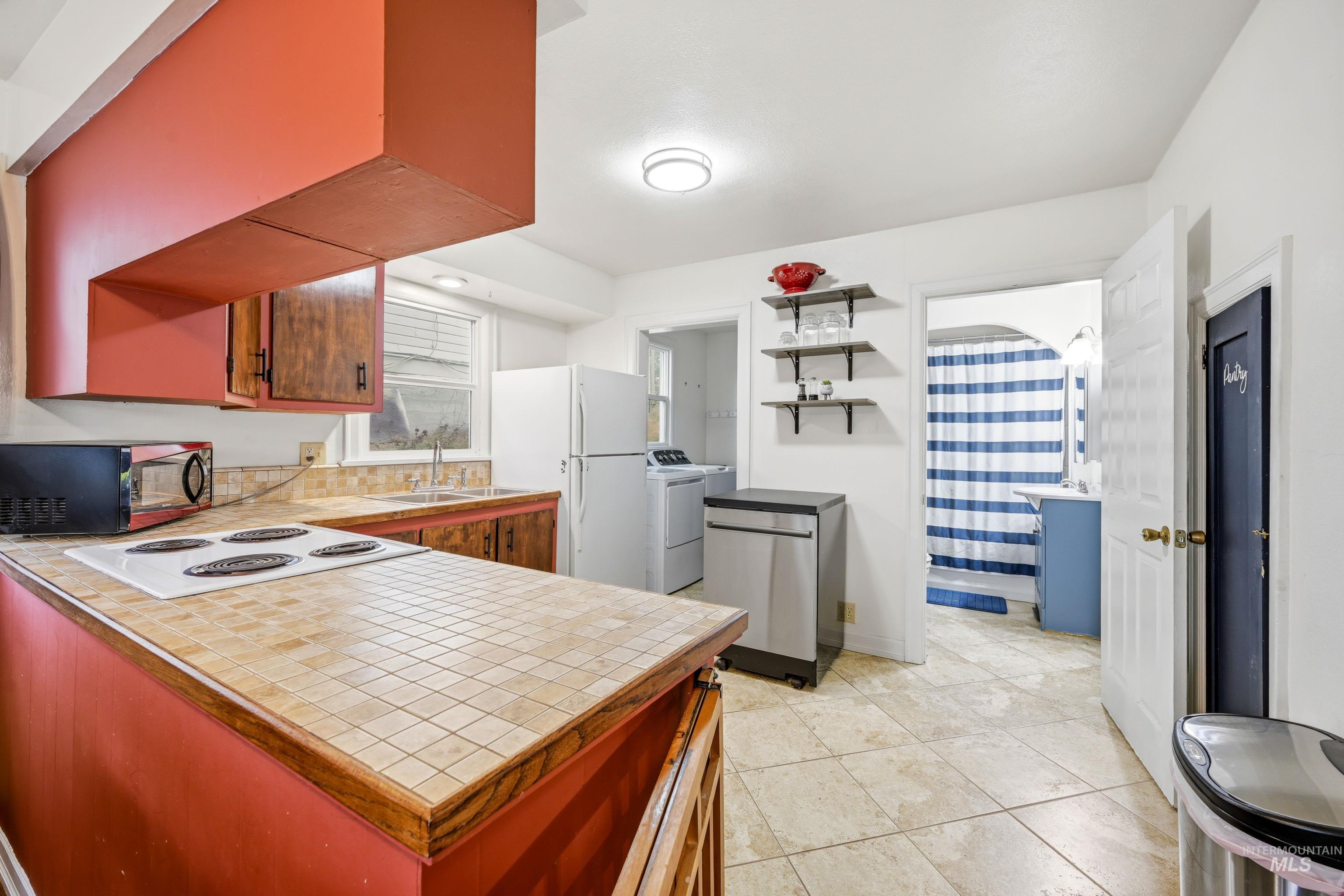 512 N Main St, Moscow, Idaho 83843, 3 Bedrooms, 1 Bathroom, Residential For Sale, Price $349,900,MLS 98999392