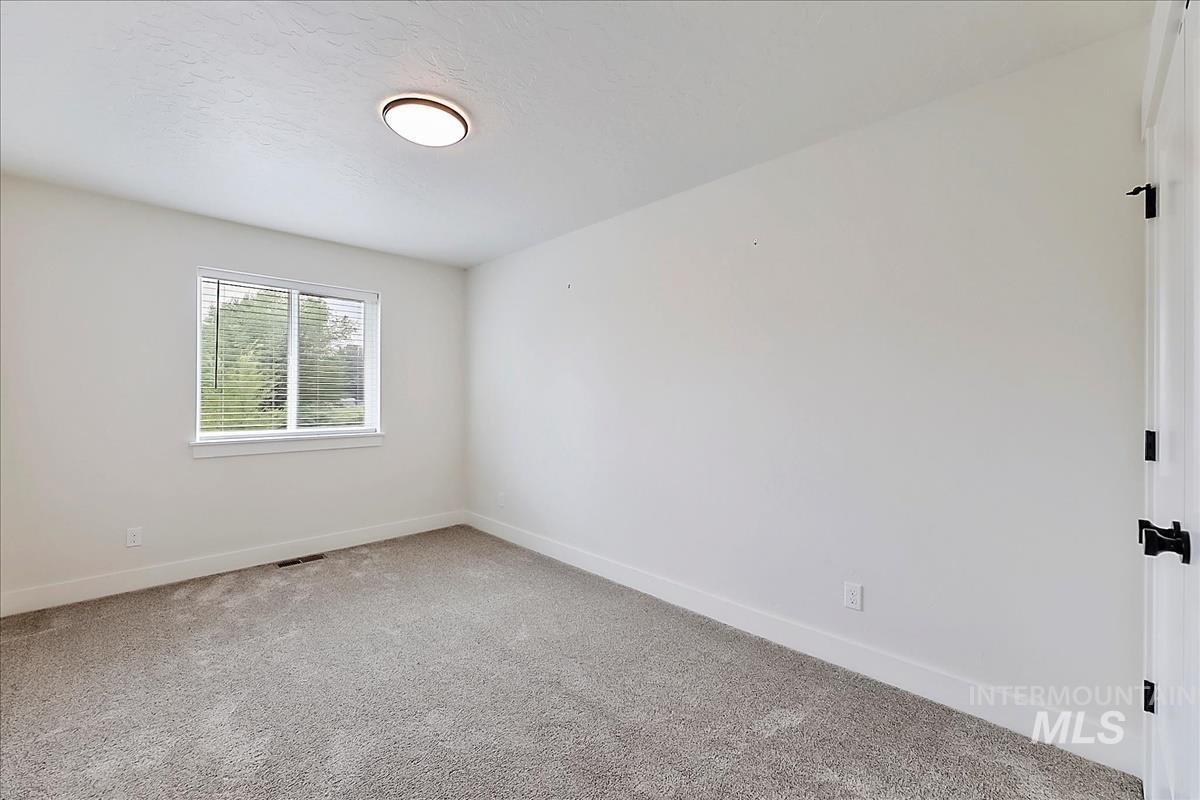 212 3Rd St, Fruitland, Idaho 83619, 3 Bedrooms, 2 Bathrooms, Residential For Sale, Price $299,000,MLS 98999396