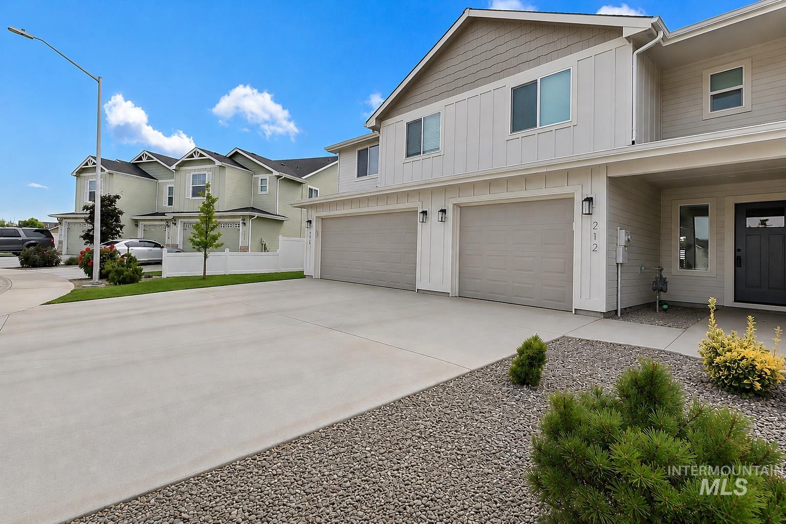 212 3Rd St, Fruitland, Idaho 83619, 3 Bedrooms, 2 Bathrooms, Residential For Sale, Price $299,000,MLS 98999396