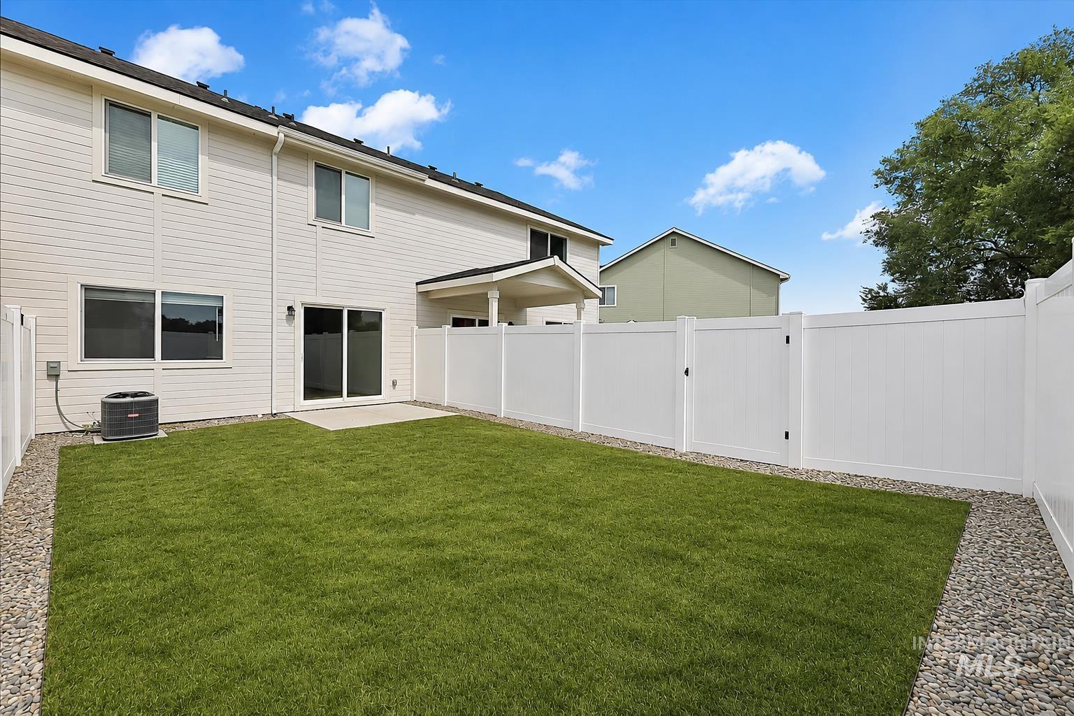 212 3Rd St, Fruitland, Idaho 83619, 3 Bedrooms, 2 Bathrooms, Residential For Sale, Price $299,000,MLS 98999396
