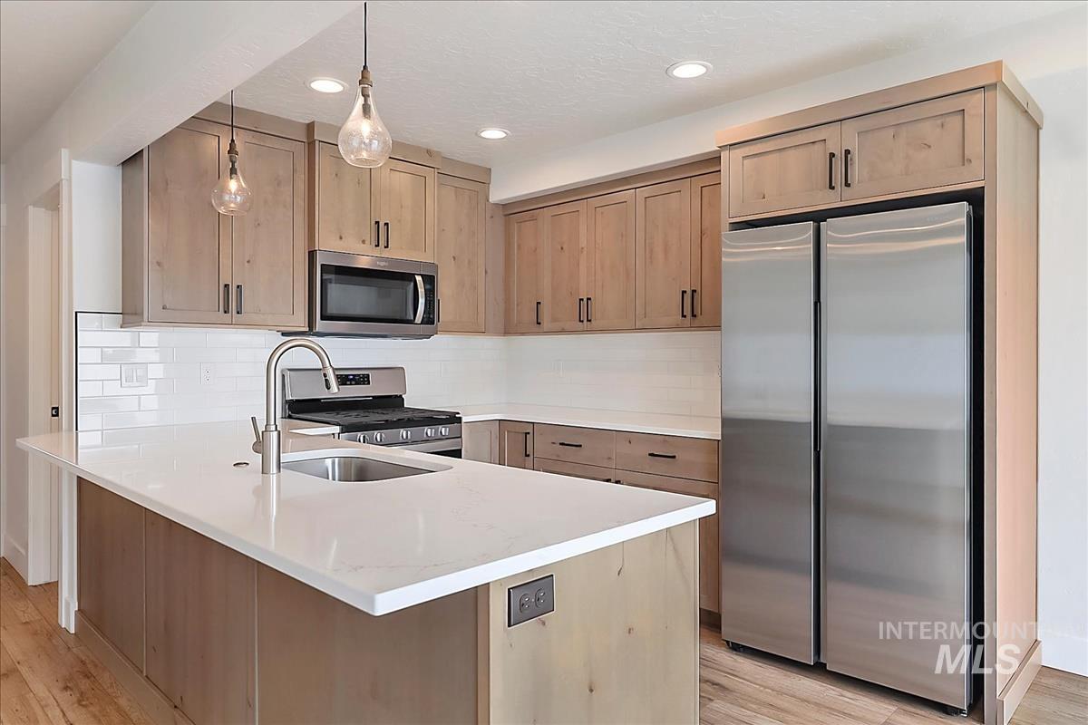 212 3Rd St, Fruitland, Idaho 83619, 3 Bedrooms, 2 Bathrooms, Residential For Sale, Price $299,000,MLS 98999396