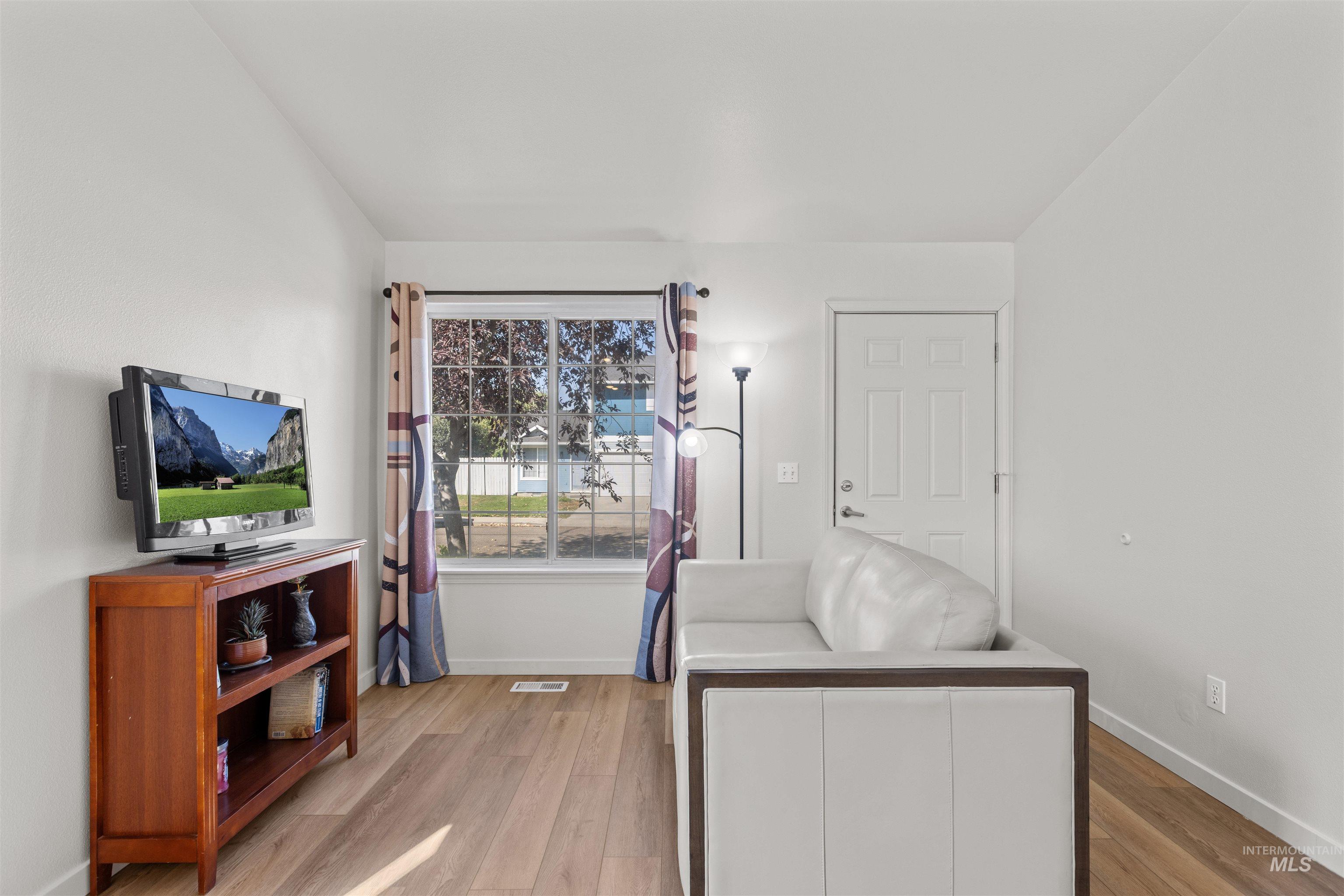3404 S Poco Loco, Boise, Idaho 83705, 2 Bedrooms, 1.5 Bathrooms, Residential For Sale, Price $325,000,MLS 98999397