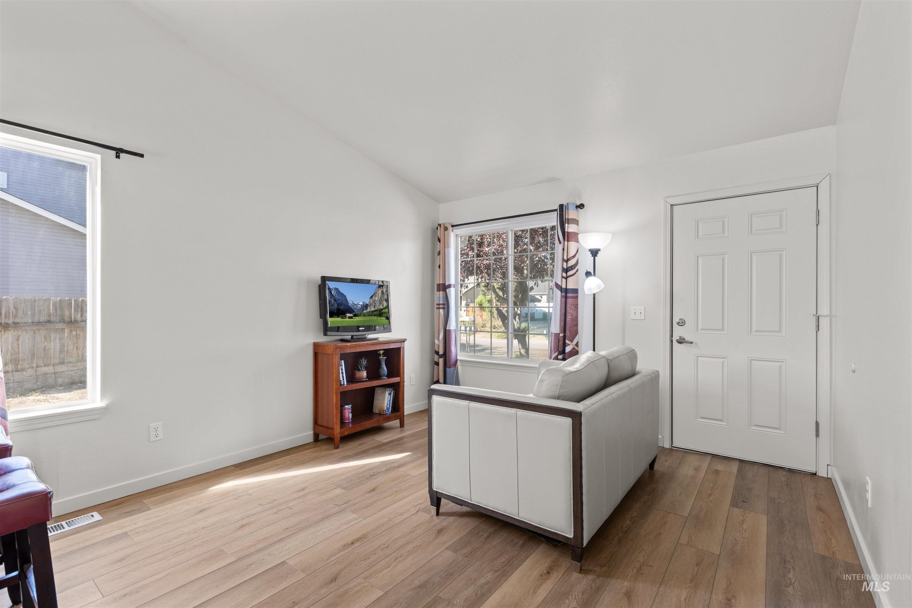 3404 S Poco Loco, Boise, Idaho 83705, 2 Bedrooms, 1.5 Bathrooms, Residential For Sale, Price $325,000,MLS 98999397