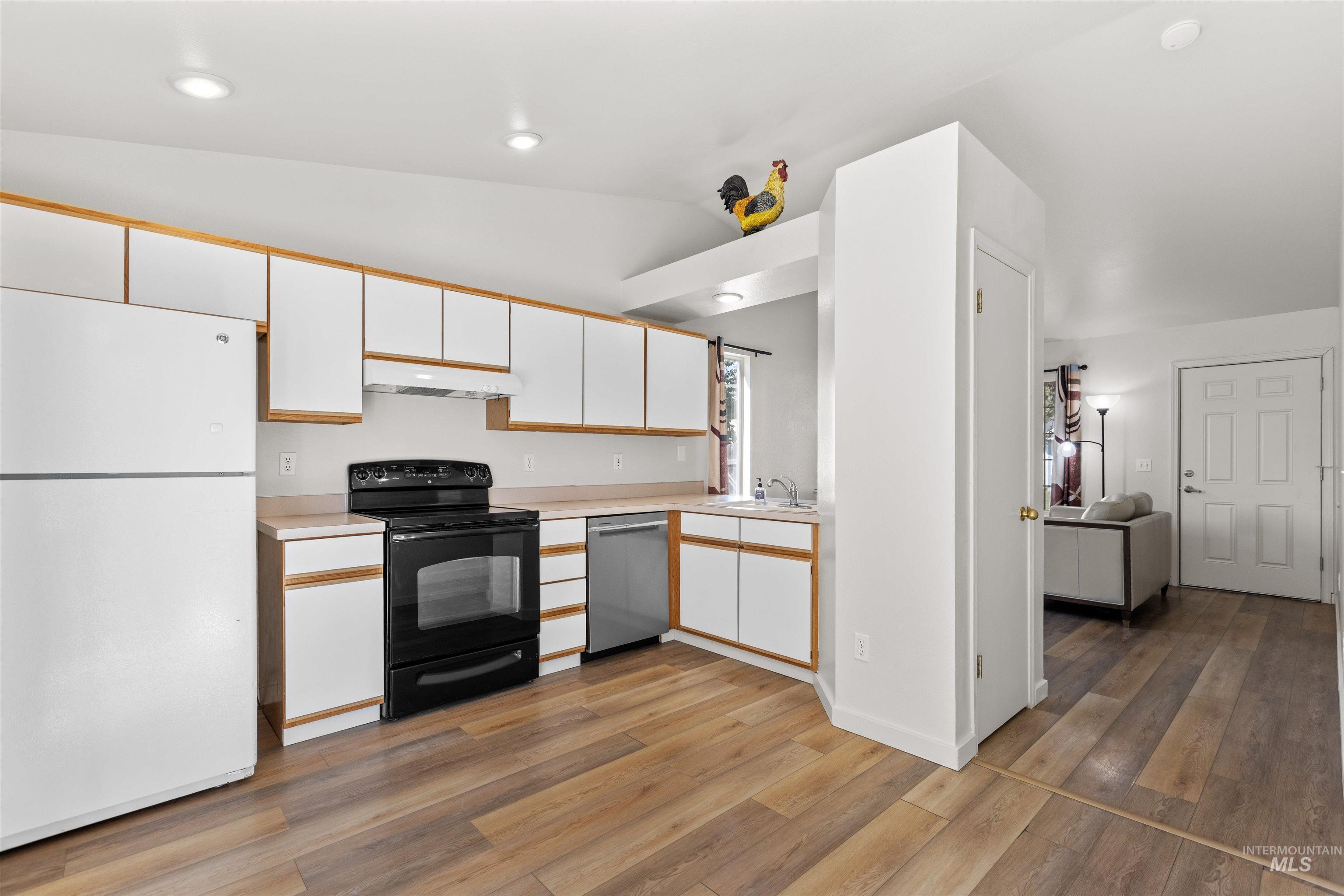 3404 S Poco Loco, Boise, Idaho 83705, 2 Bedrooms, 1.5 Bathrooms, Residential For Sale, Price $325,000,MLS 98999397