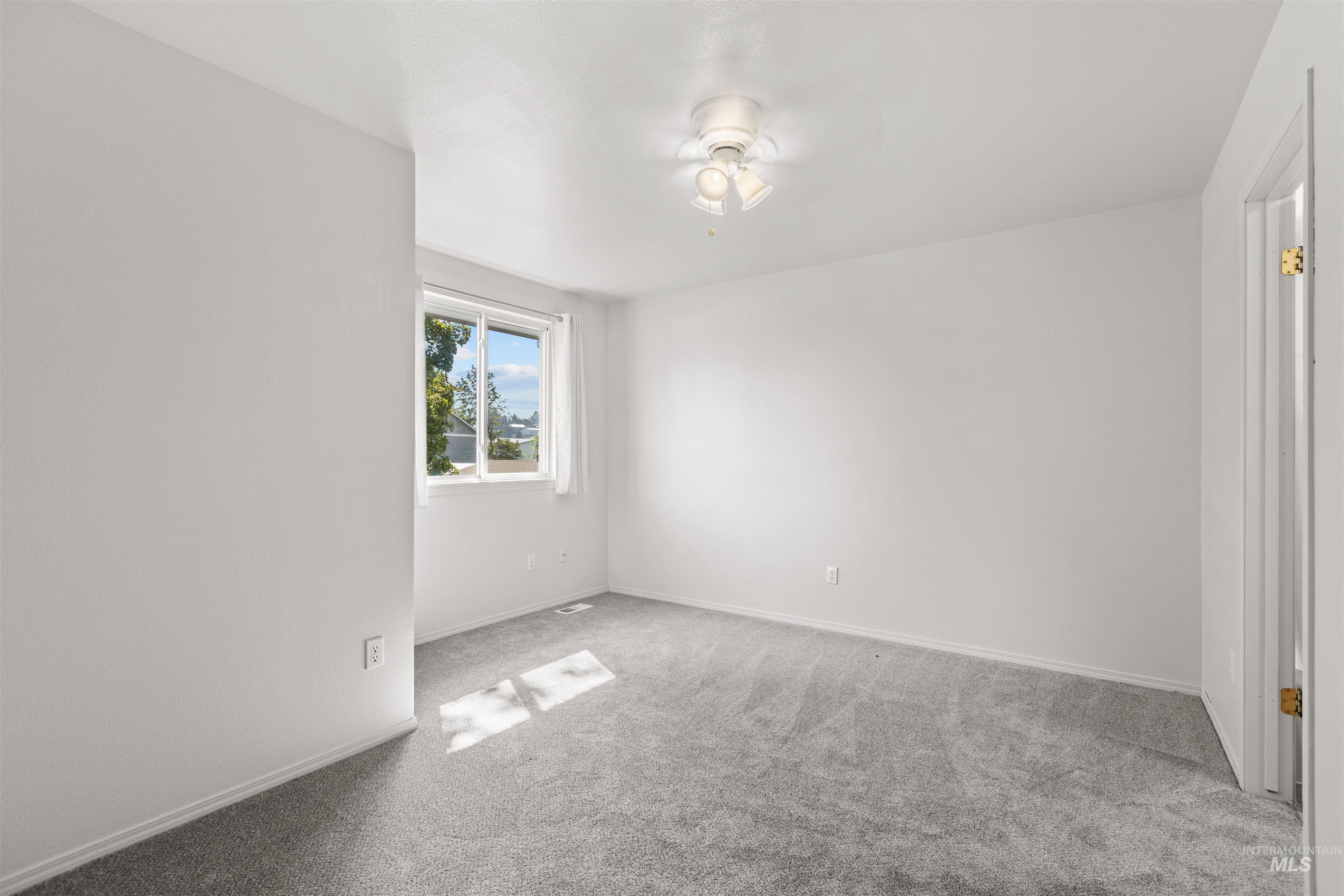 3404 S Poco Loco, Boise, Idaho 83705, 2 Bedrooms, 1.5 Bathrooms, Residential For Sale, Price $325,000,MLS 98999397