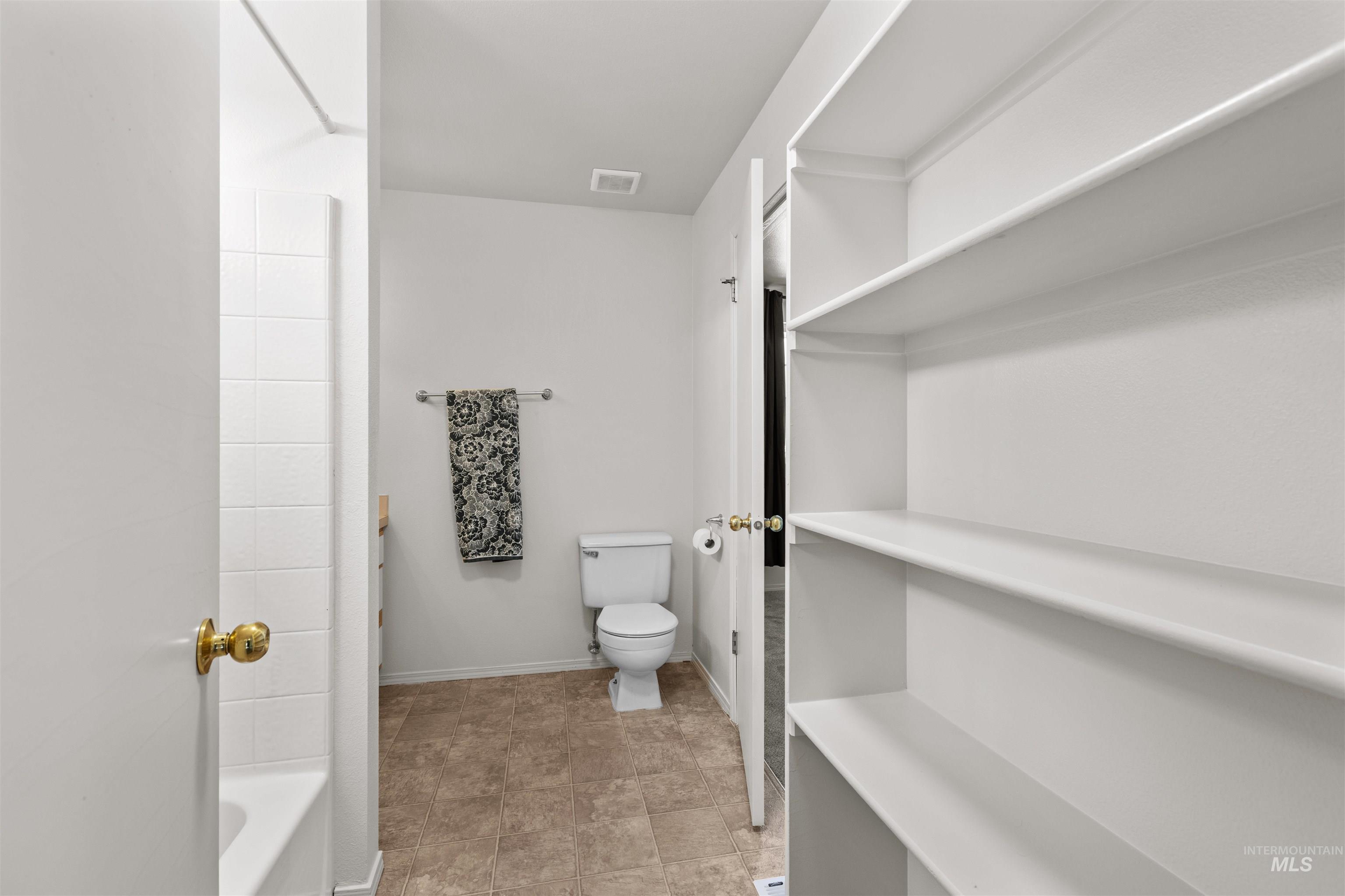 3404 S Poco Loco, Boise, Idaho 83705, 2 Bedrooms, 1.5 Bathrooms, Residential For Sale, Price $325,000,MLS 98999397