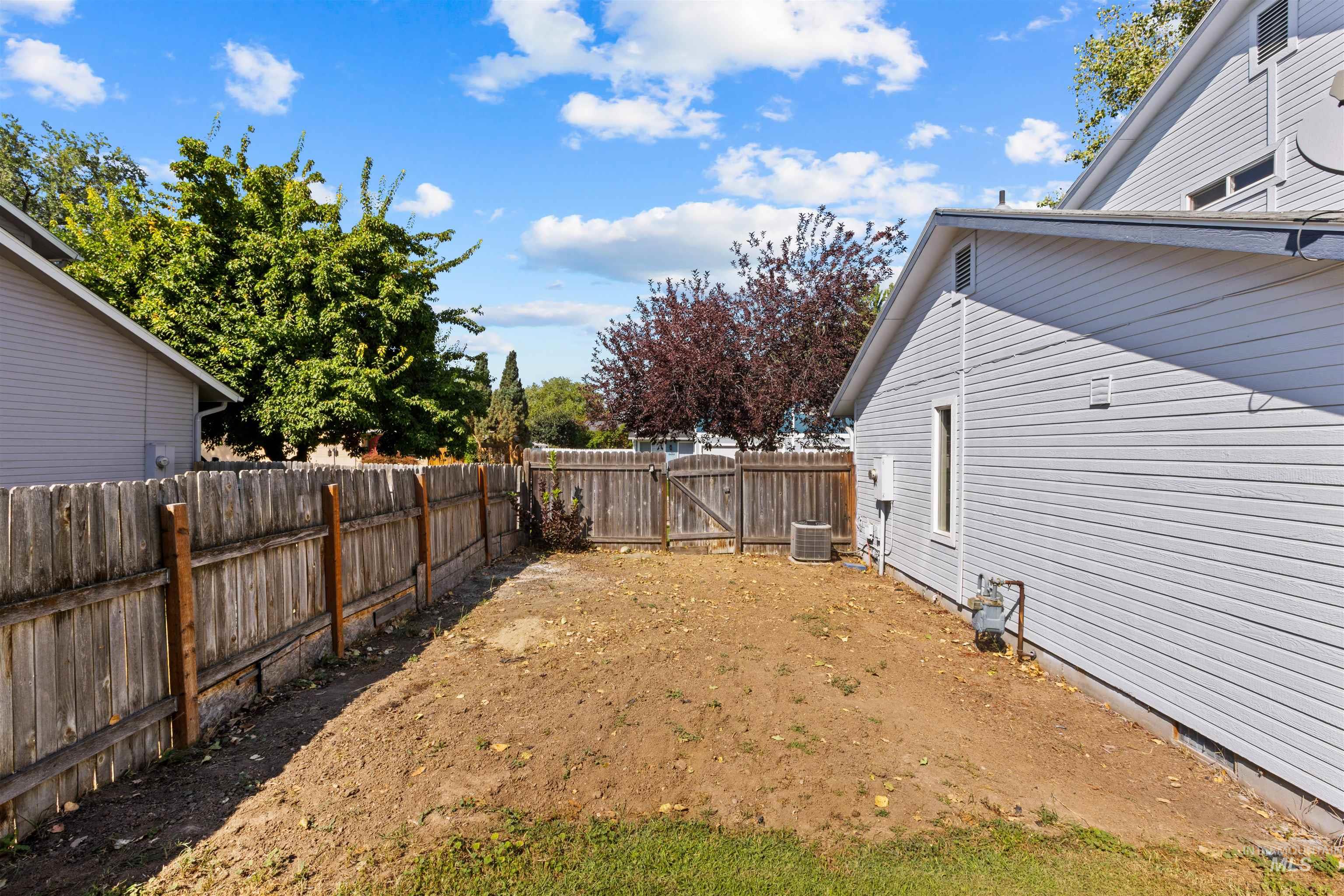 3404 S Poco Loco, Boise, Idaho 83705, 2 Bedrooms, 1.5 Bathrooms, Residential For Sale, Price $325,000,MLS 98999397