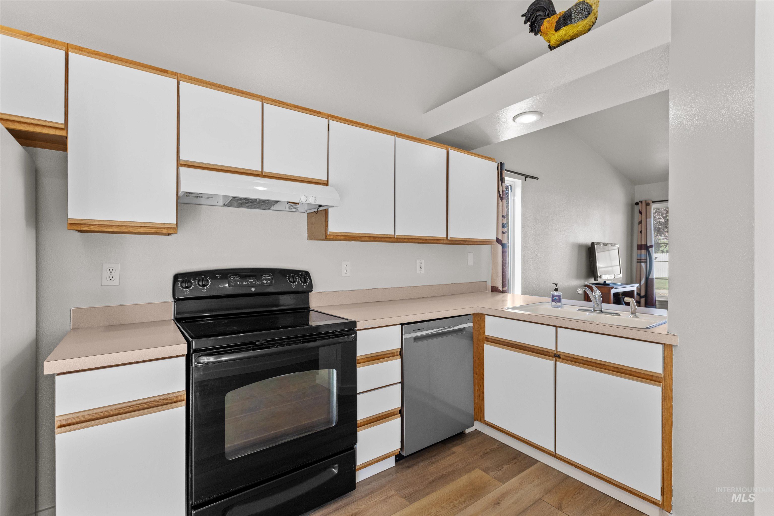 3404 S Poco Loco, Boise, Idaho 83705, 2 Bedrooms, 1.5 Bathrooms, Residential For Sale, Price $325,000,MLS 98999397
