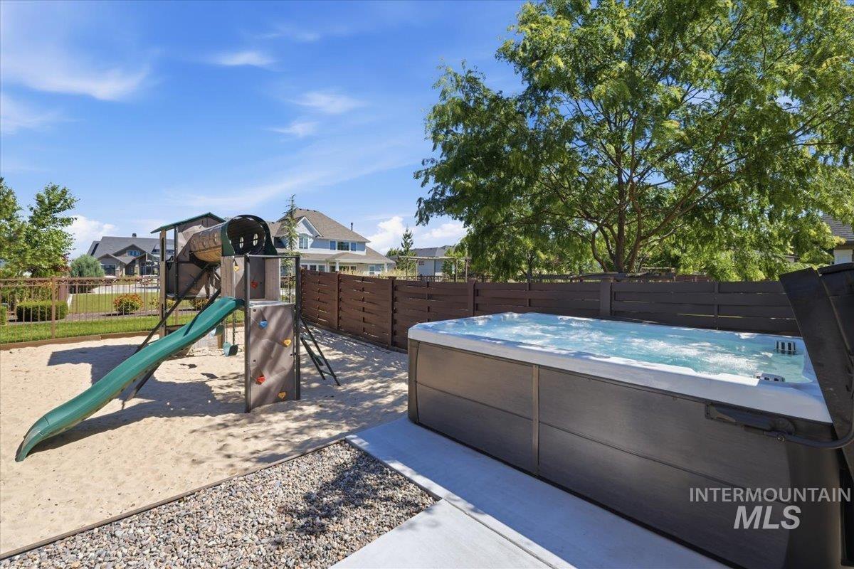 4522 W Sugar Tree Dr., Meridian, Idaho 83642, 5 Bedrooms, 4 Bathrooms, Residential For Sale, Price $1,445,000,MLS 98999402