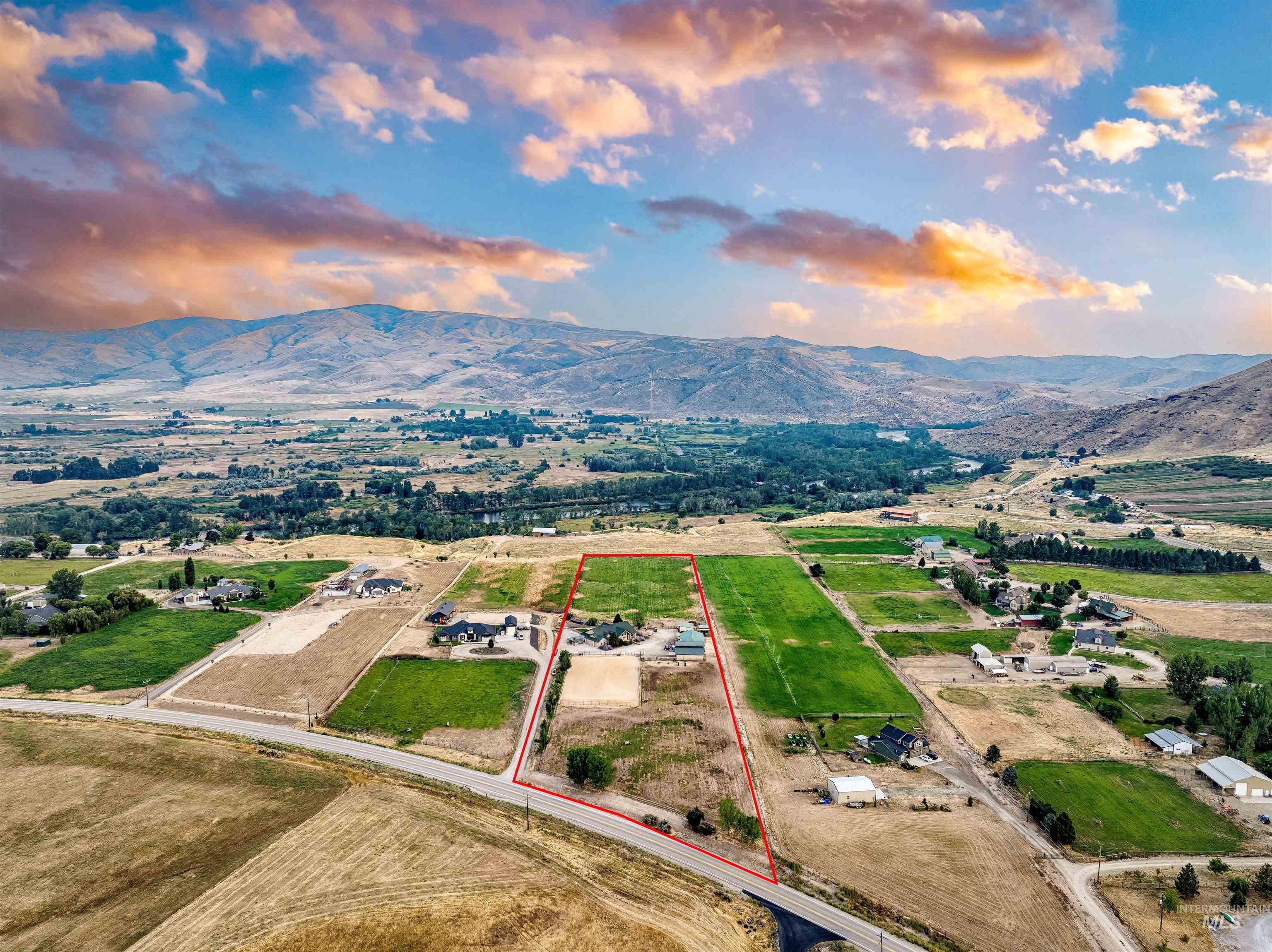 9225 N Highway 52, Horseshoe Bend, Idaho 83629, 3 Bedrooms, 2.5 Bathrooms, Residential For Sale, Price $1,400,000,MLS 98999405