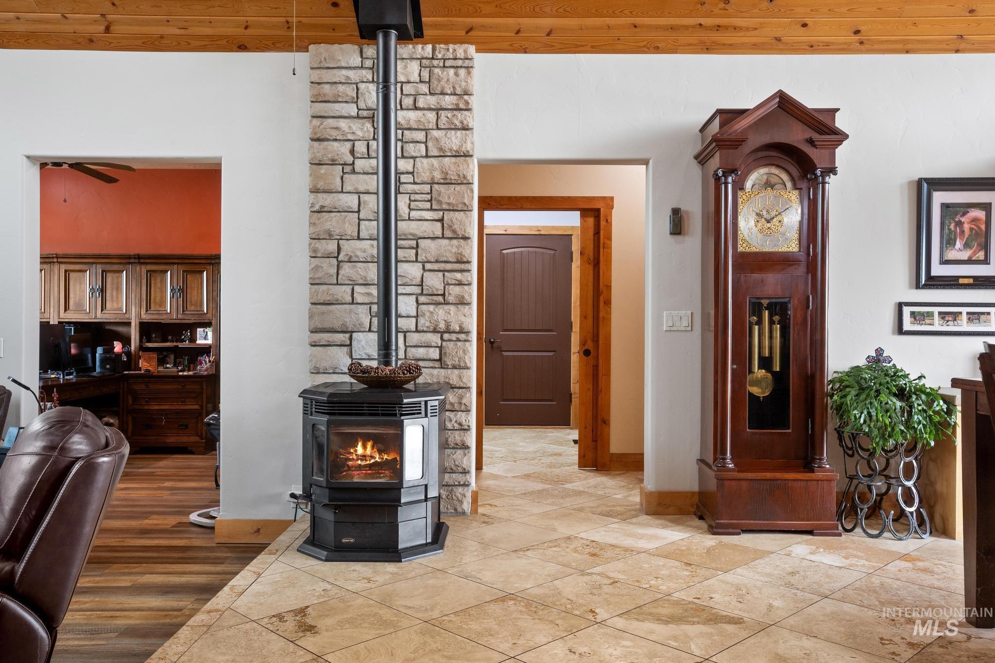 9225 N Highway 52, Horseshoe Bend, Idaho 83629, 3 Bedrooms, 2.5 Bathrooms, Residential For Sale, Price $1,400,000,MLS 98999405
