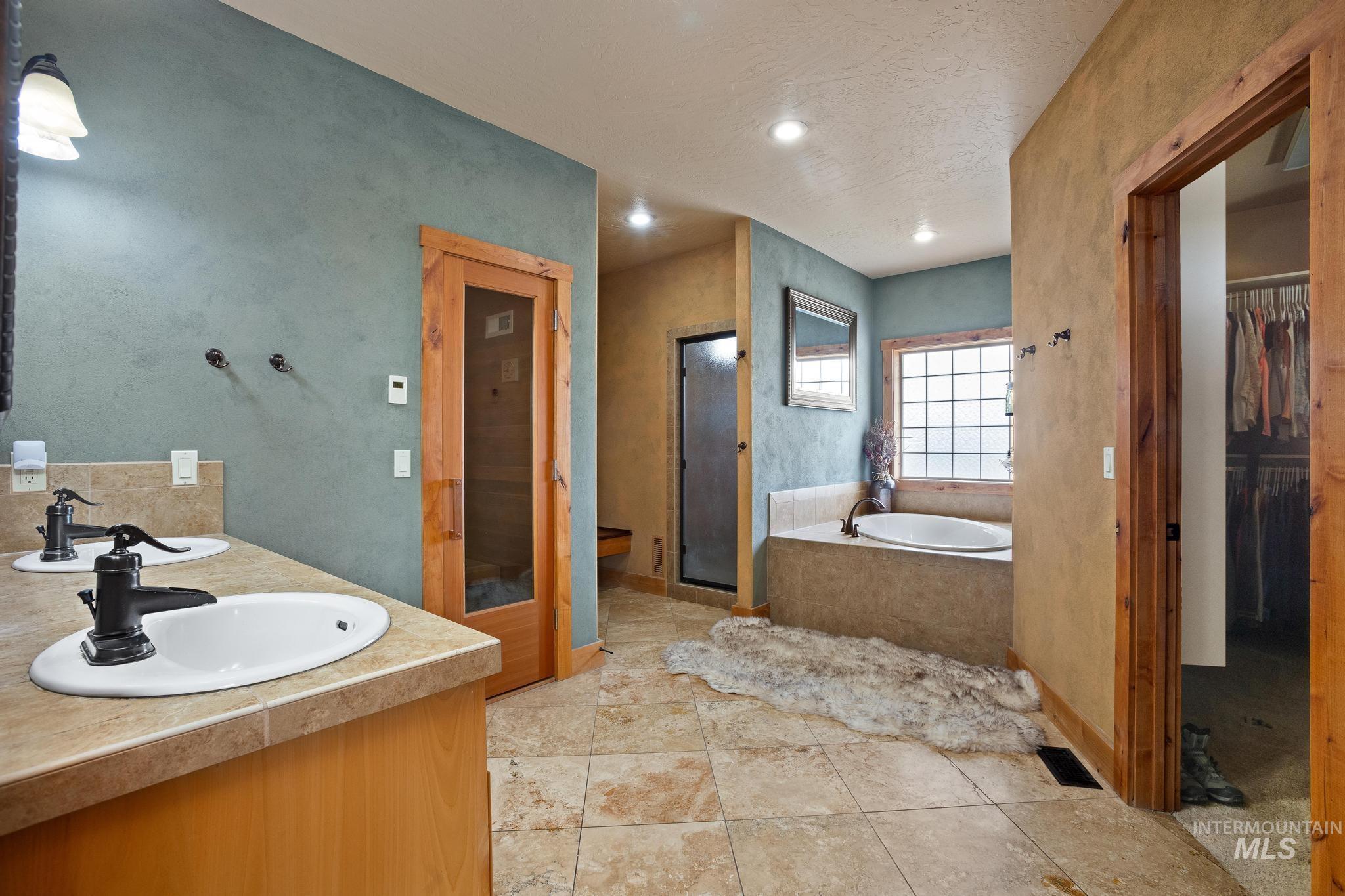 9225 N Highway 52, Horseshoe Bend, Idaho 83629, 3 Bedrooms, 2.5 Bathrooms, Residential For Sale, Price $1,400,000,MLS 98999405