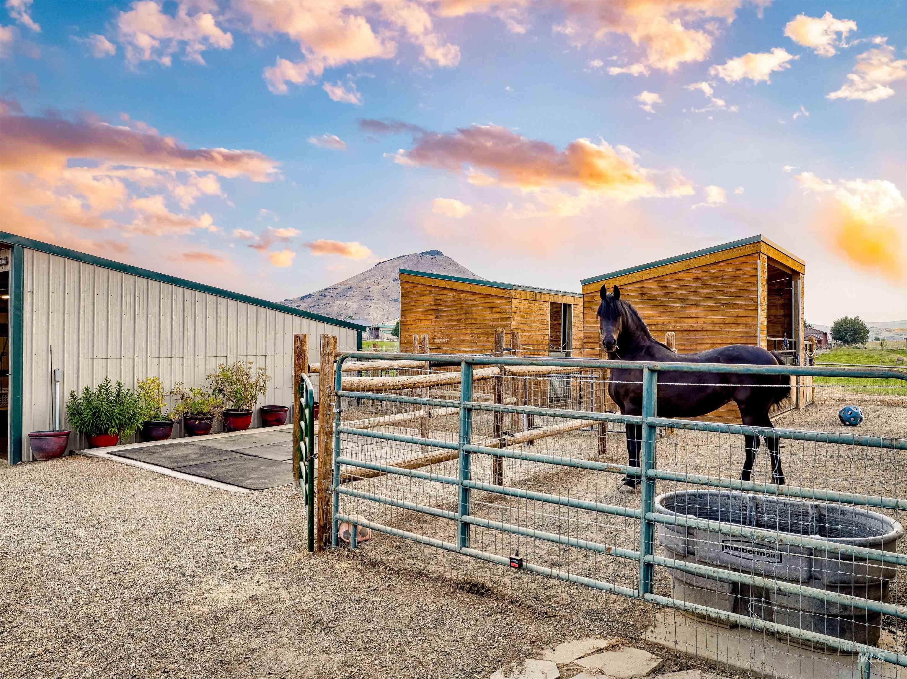 9225 N Highway 52, Horseshoe Bend, Idaho 83629, 3 Bedrooms, 2.5 Bathrooms, Residential For Sale, Price $1,400,000,MLS 98999405