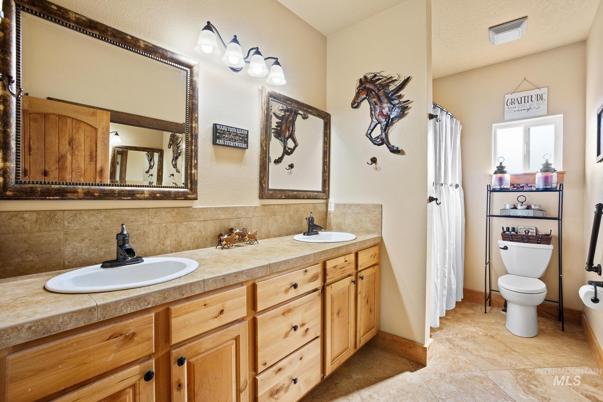 9225 N Highway 52, Horseshoe Bend, Idaho 83629, 3 Bedrooms, 2.5 Bathrooms, Residential For Sale, Price $1,400,000,MLS 98999405