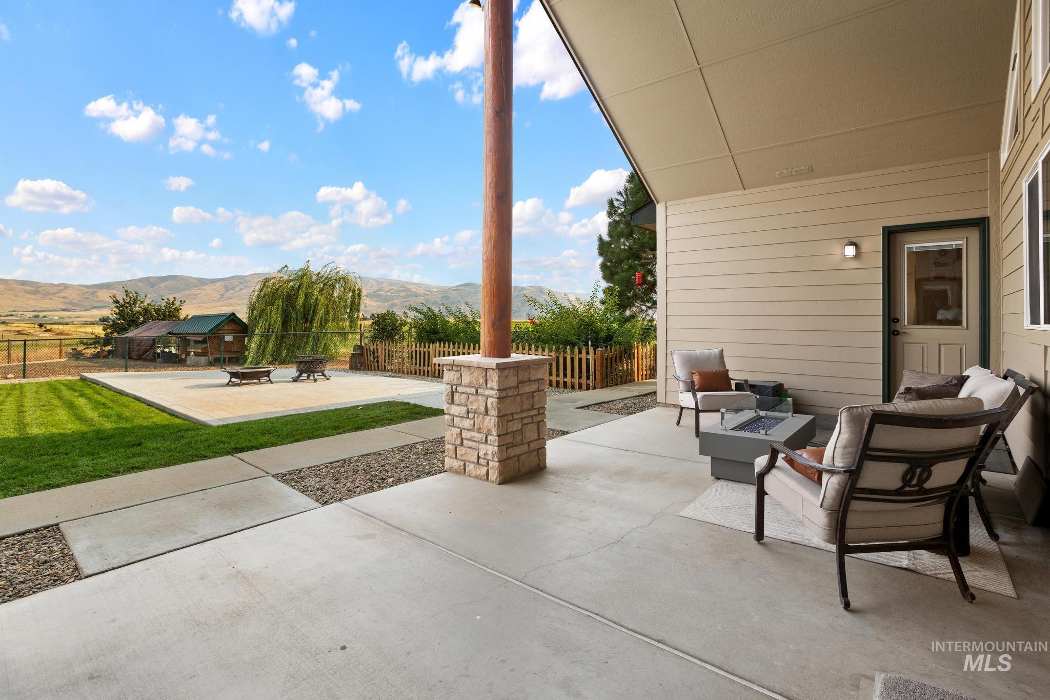 9225 N Highway 52, Horseshoe Bend, Idaho 83629, 3 Bedrooms, 2.5 Bathrooms, Residential For Sale, Price $1,400,000,MLS 98999405