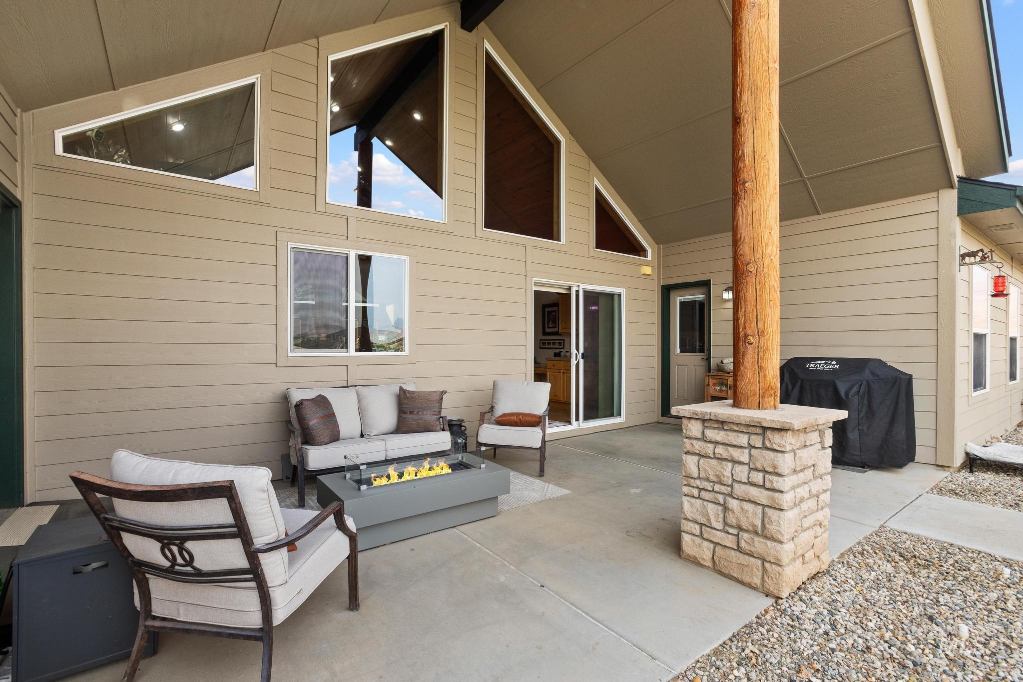 9225 N Highway 52, Horseshoe Bend, Idaho 83629, 3 Bedrooms, 2.5 Bathrooms, Residential For Sale, Price $1,400,000,MLS 98999405