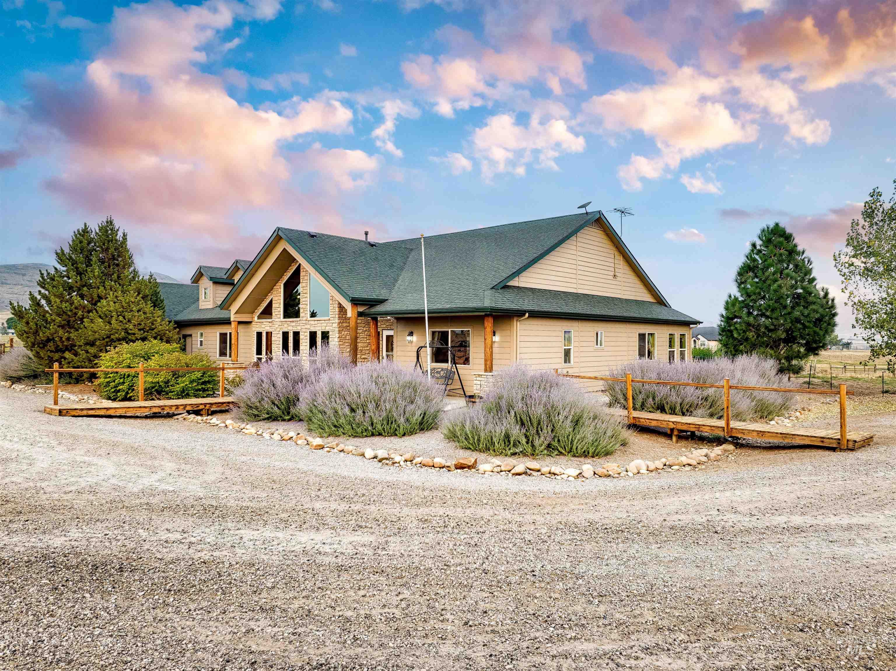 9225 N Highway 52, Horseshoe Bend, Idaho 83629, 3 Bedrooms, 2.5 Bathrooms, Residential For Sale, Price $1,400,000,MLS 98999405