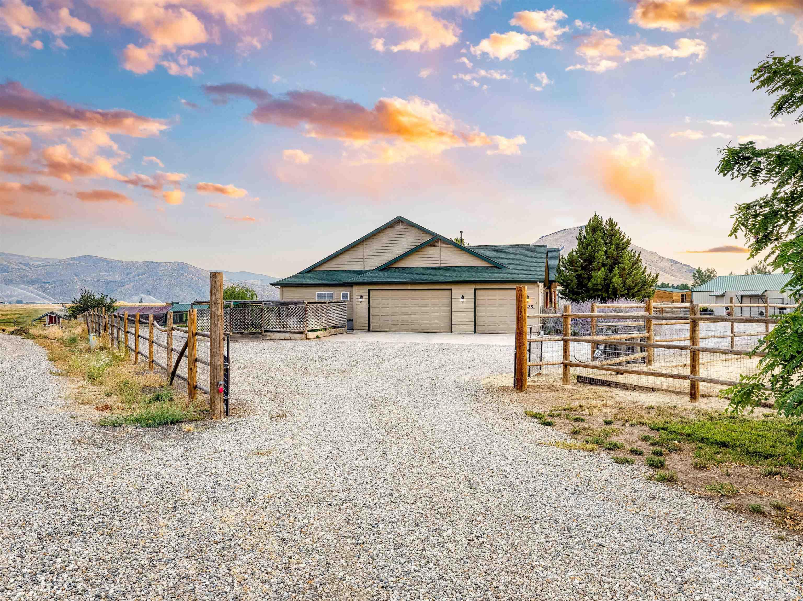 9225 N Highway 52, Horseshoe Bend, Idaho 83629, 3 Bedrooms, 2.5 Bathrooms, Residential For Sale, Price $1,400,000,MLS 98999405