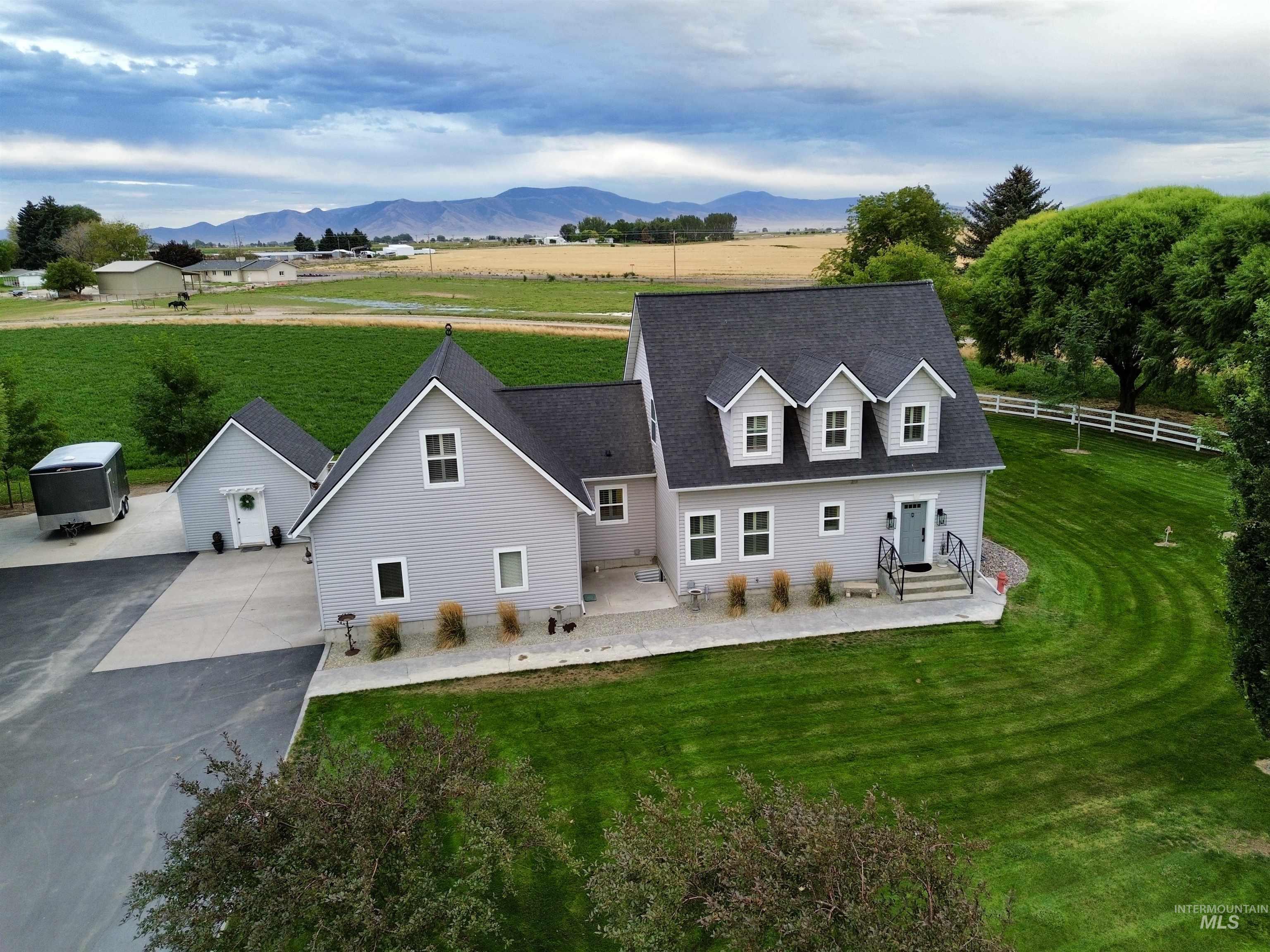 89 S 222 W, Burley, Idaho 83318, 5 Bedrooms, 3.5 Bathrooms, Residential For Sale, Price $861,000,MLS 98999414