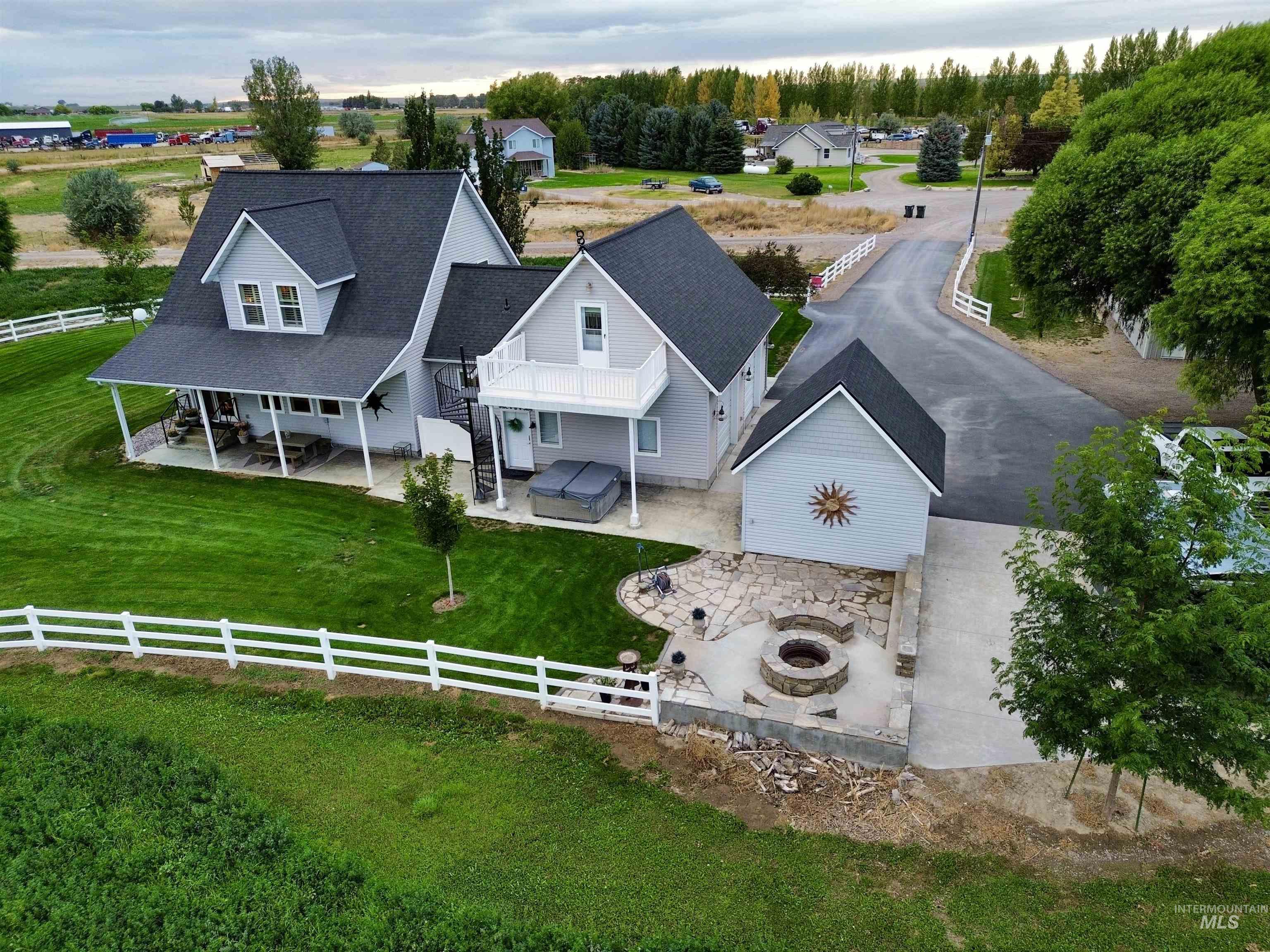 89 S 222 W, Burley, Idaho 83318, 5 Bedrooms, 3.5 Bathrooms, Residential For Sale, Price $861,000,MLS 98999414