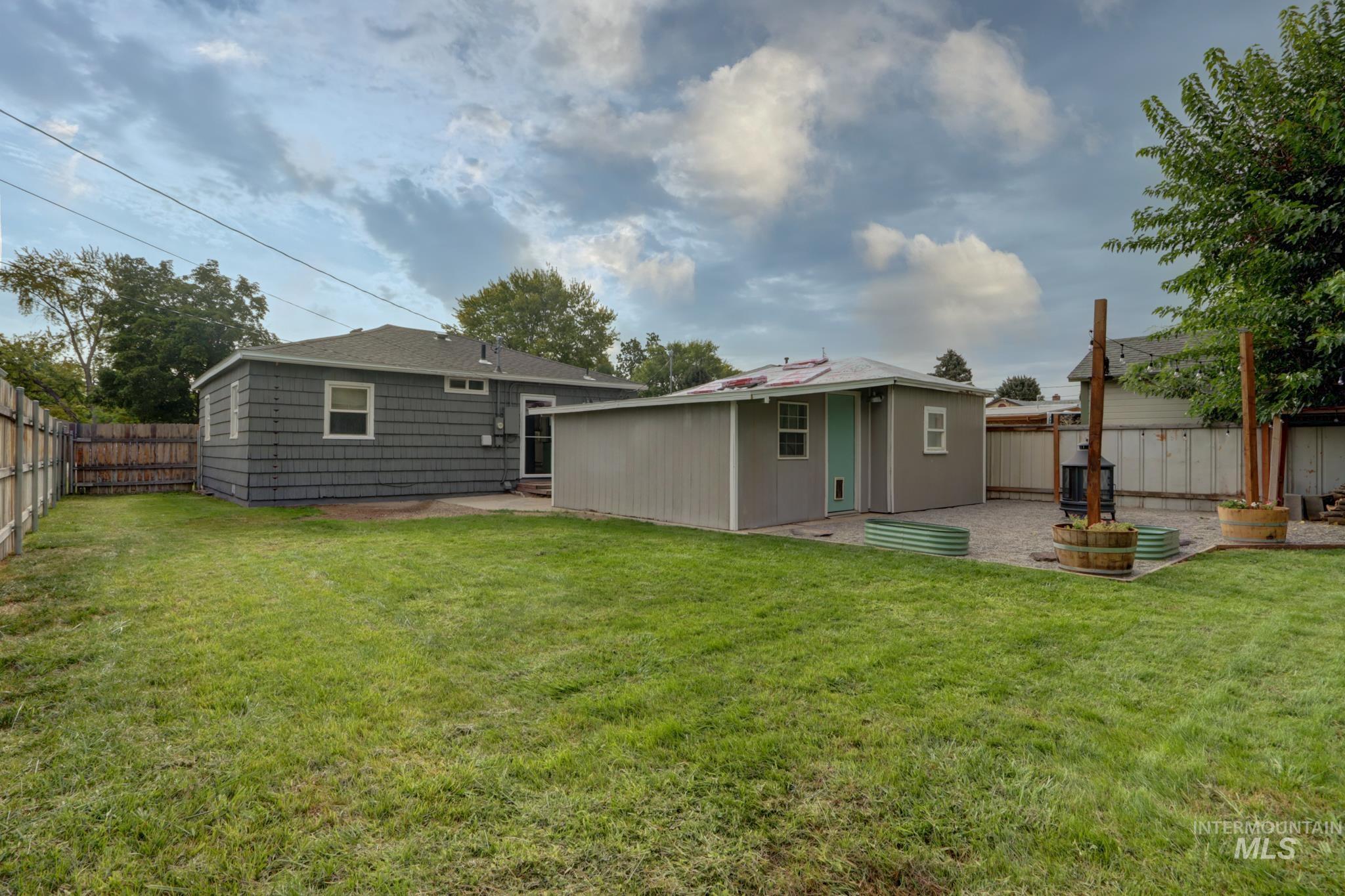 907 S Florence St, Nampa, Idaho 83686, 2 Bedrooms, 1 Bathroom, Residential For Sale, Price $325,000,MLS 98999442