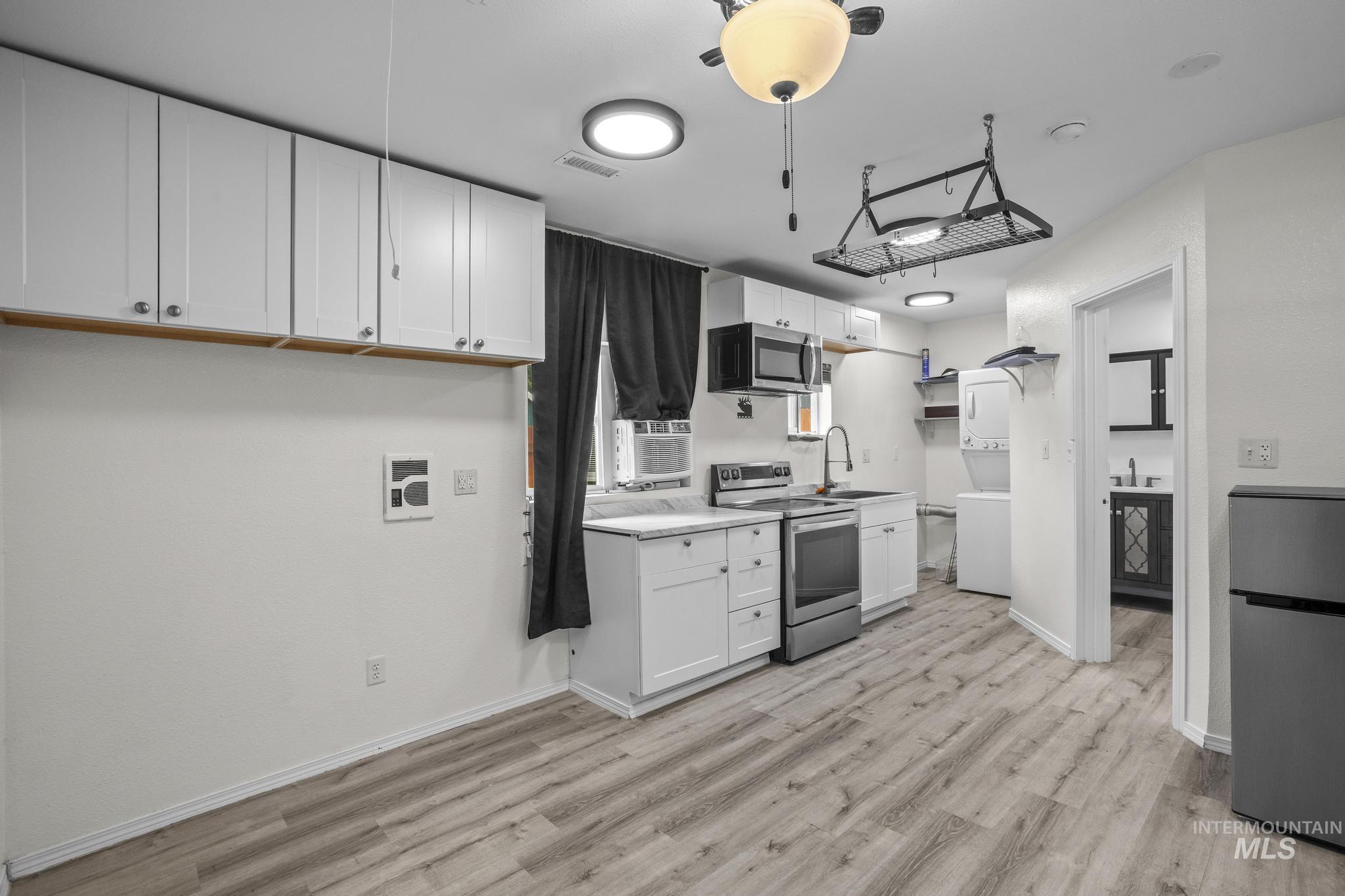 317 15th Ave N, Nampa, Idaho 83687, 4 Bedrooms, 2.5 Bathrooms, Residential For Sale, Price $350,000,MLS 98999447