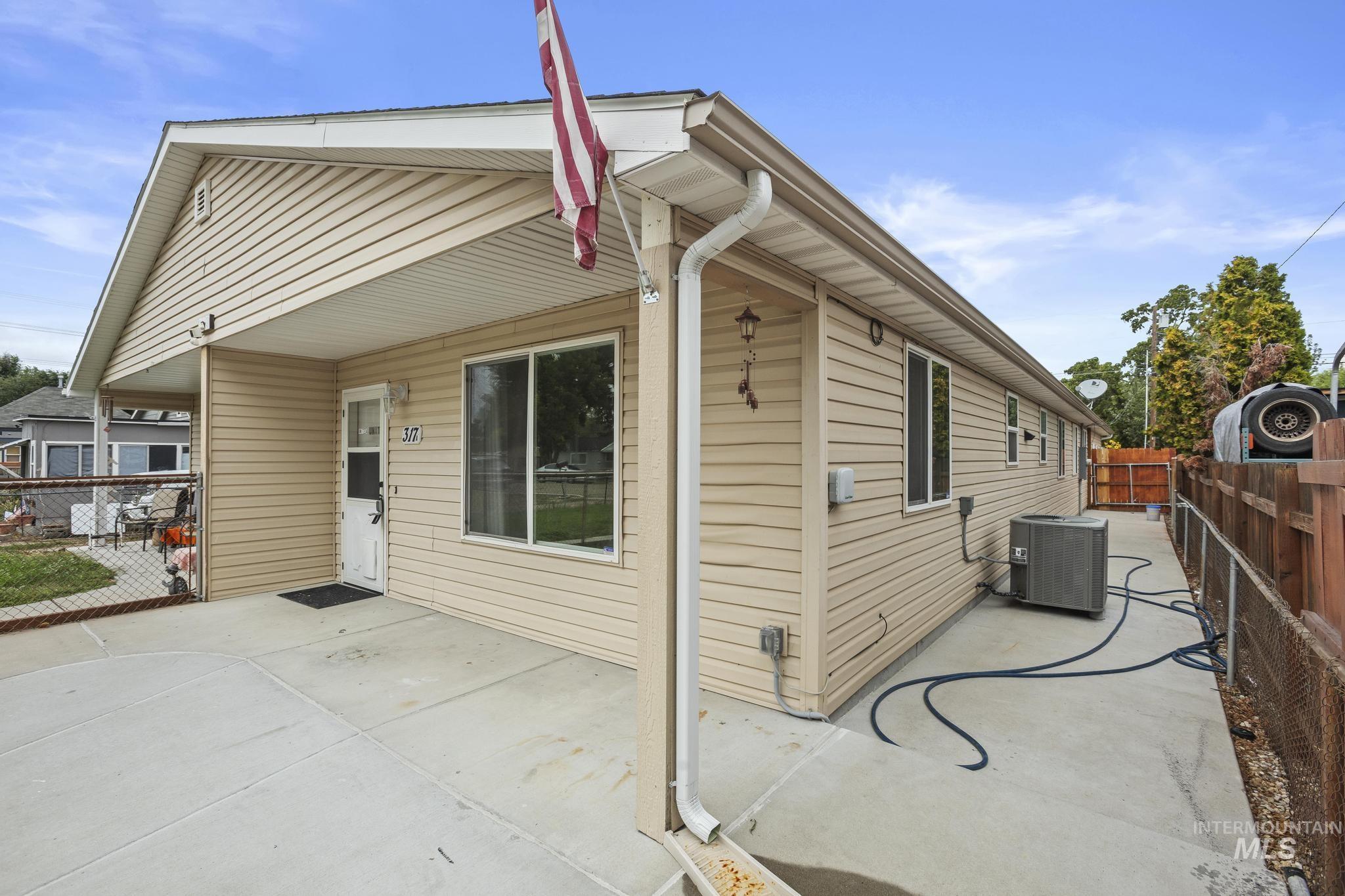317 15th Ave N, Nampa, Idaho 83687, 4 Bedrooms, 2.5 Bathrooms, Residential For Sale, Price $350,000,MLS 98999447